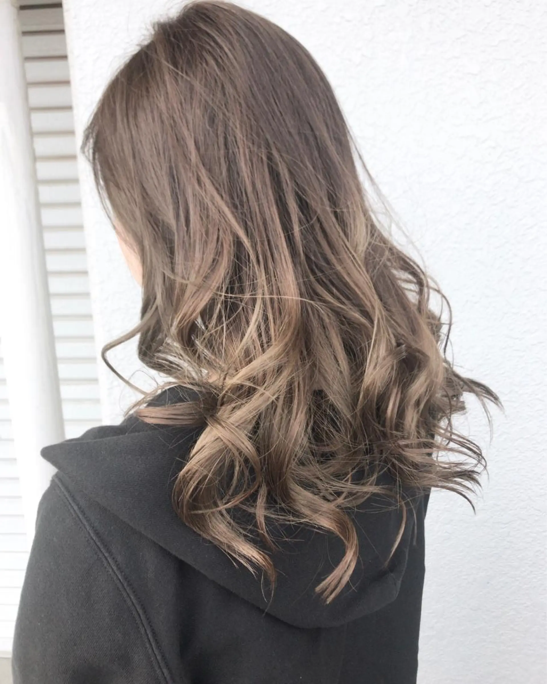 セミロング カラー レイヤーカット匠 イソザキノリユキのヘアスタイル