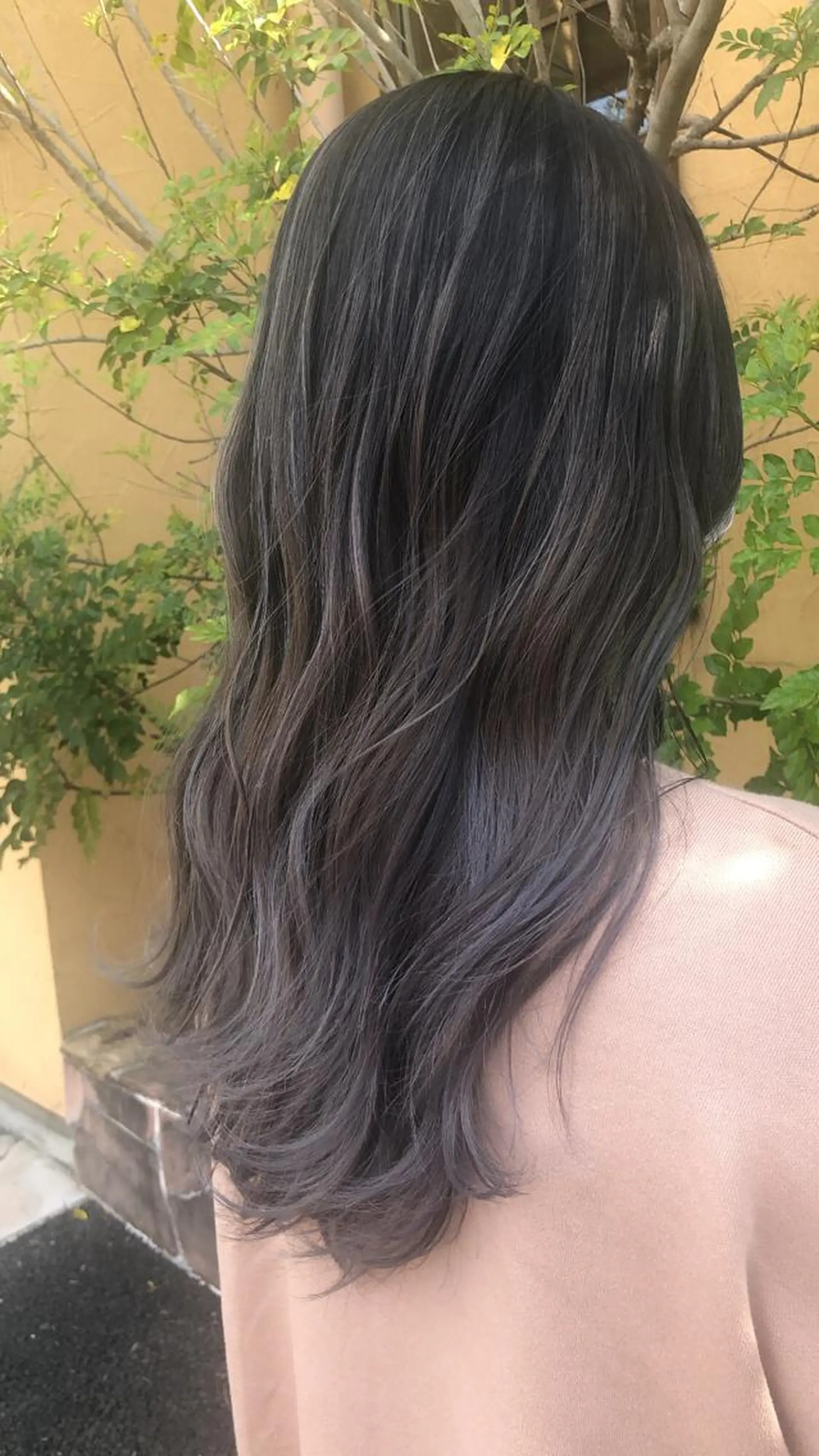 ロング カラー ブリーチ 川元 汐音のヘアスタイル