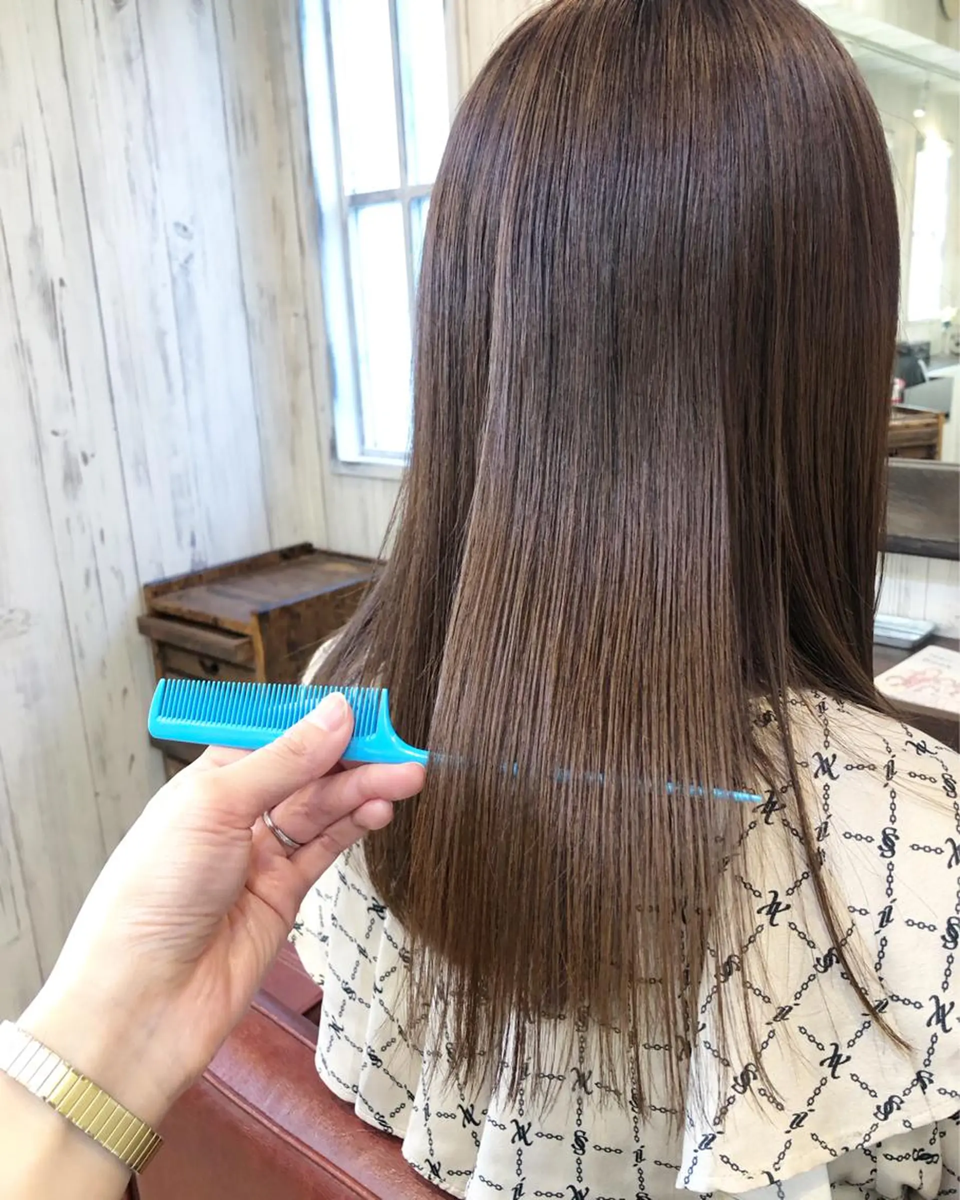 セミロング カラー 透明感カラー カット ヘアカラー トリートメント 伊藤 みきのヘアスタイル