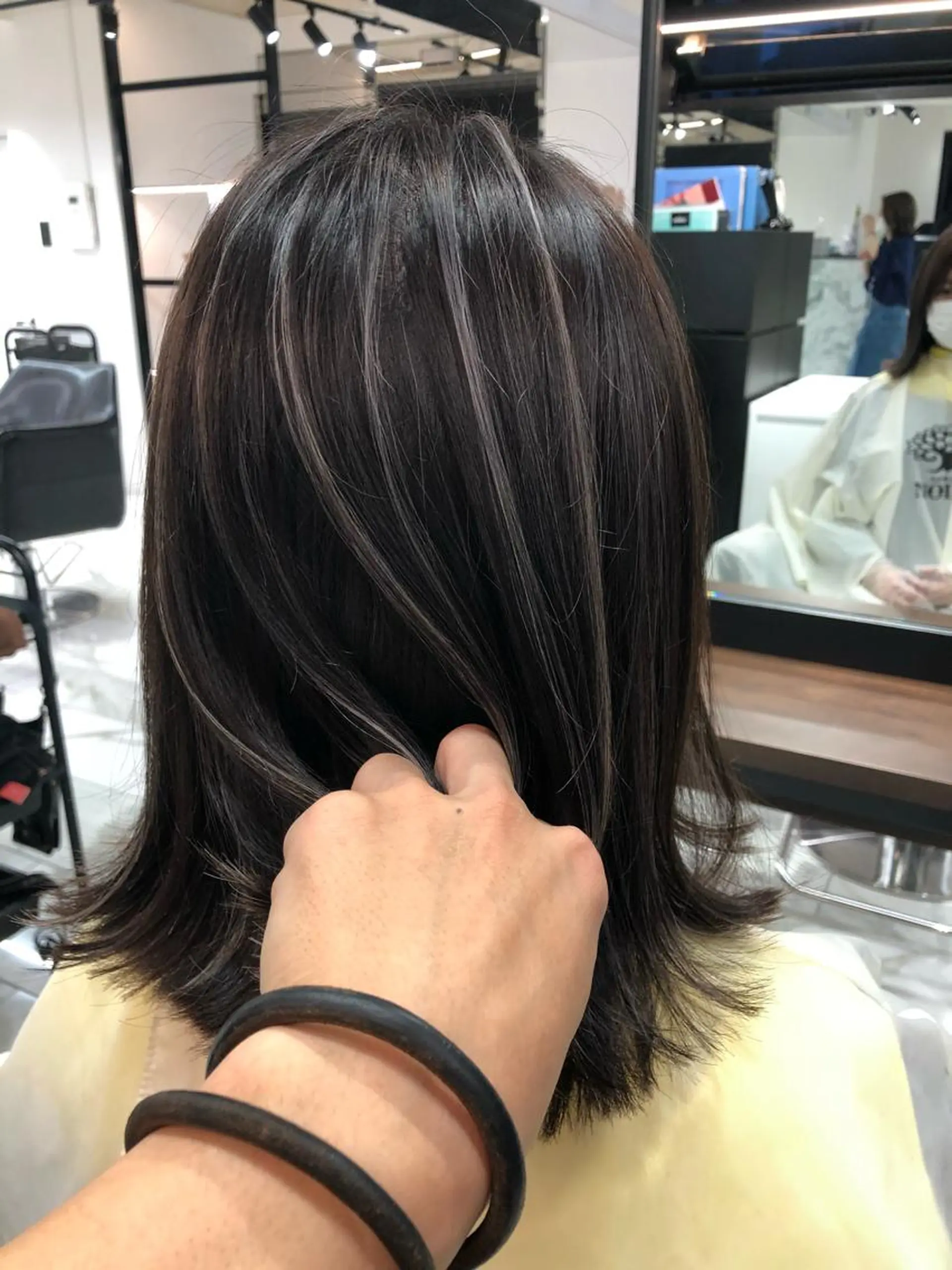 ミディアム カラー レイヤーカット 早崎太生のヘアスタイル