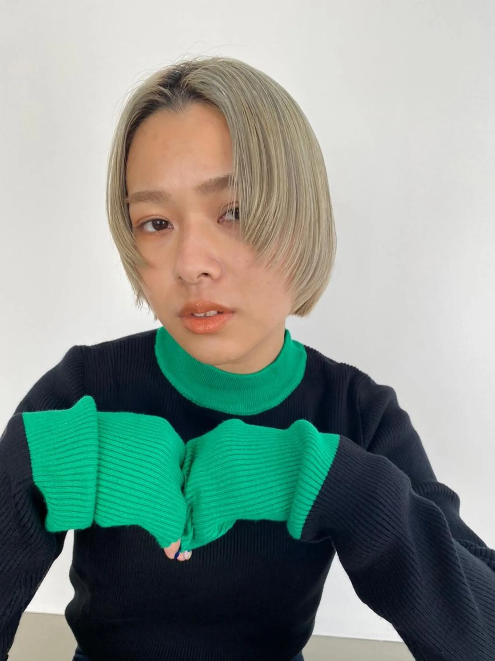 ショート カラー パーマ アディクシーカラー ブリーチ ブロンド ブルーカラー ハイライトカラー カット ヘアカラー CEINE PATHのヘアスタイル