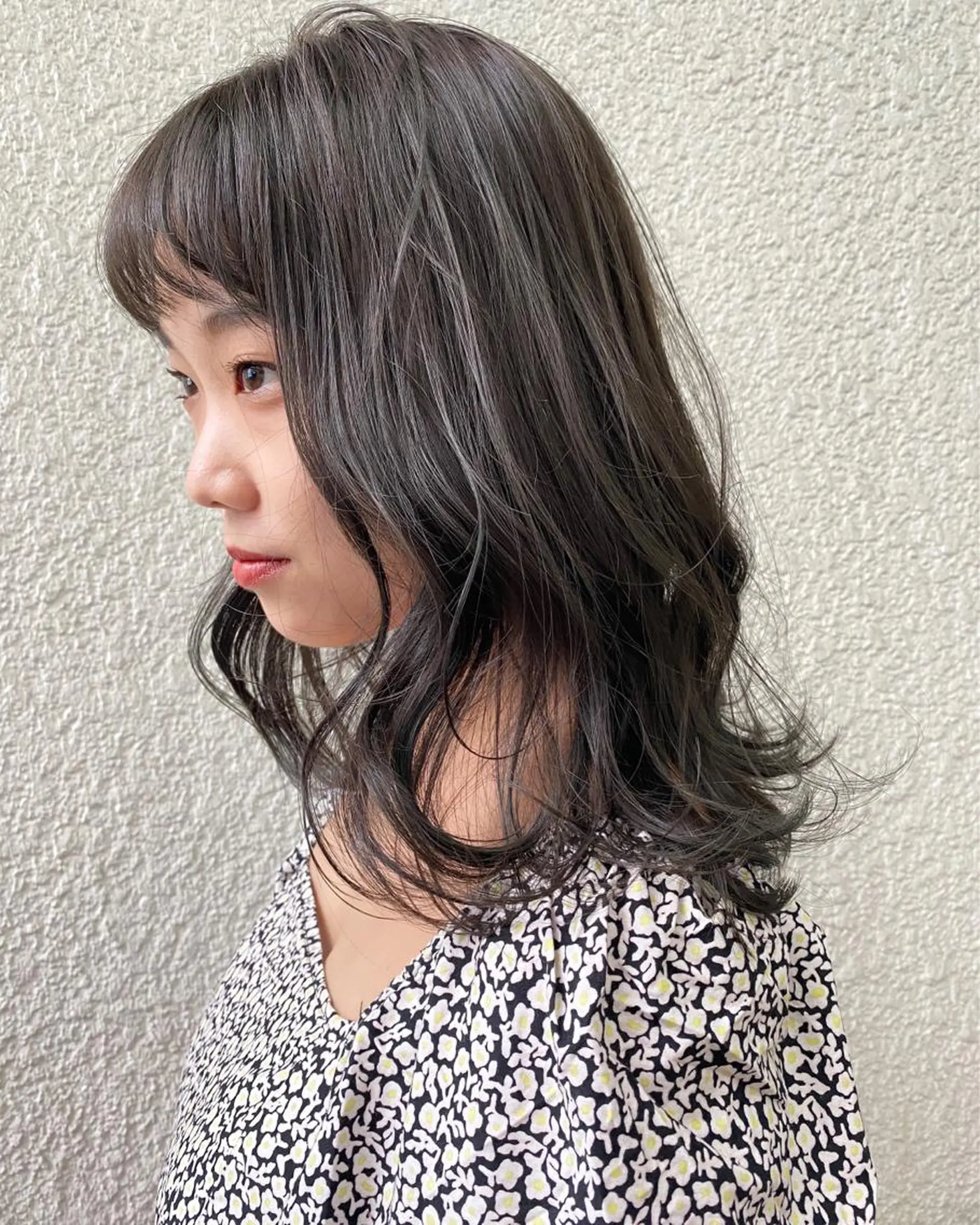 ミディアム カラー グレージュ ラベンダーカラー ラベンダーグレージュ ラベンダーグレー ヘアカラー トリートメント ツキノキ ミナのヘアスタイル