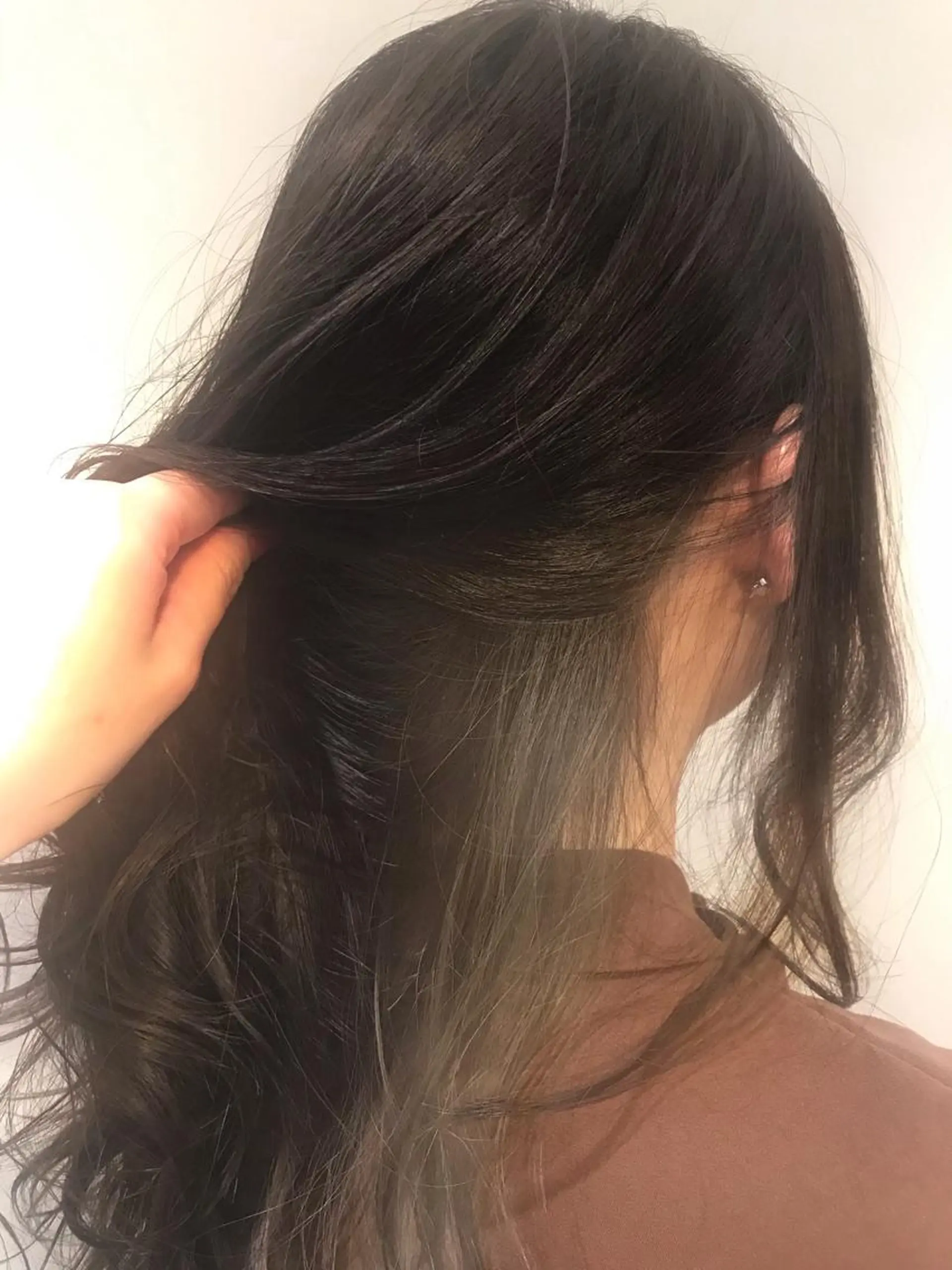 ロング カラー ベージュカラー インナーカラー シルバー シルバーベージュ 予約 停止のヘアスタイル