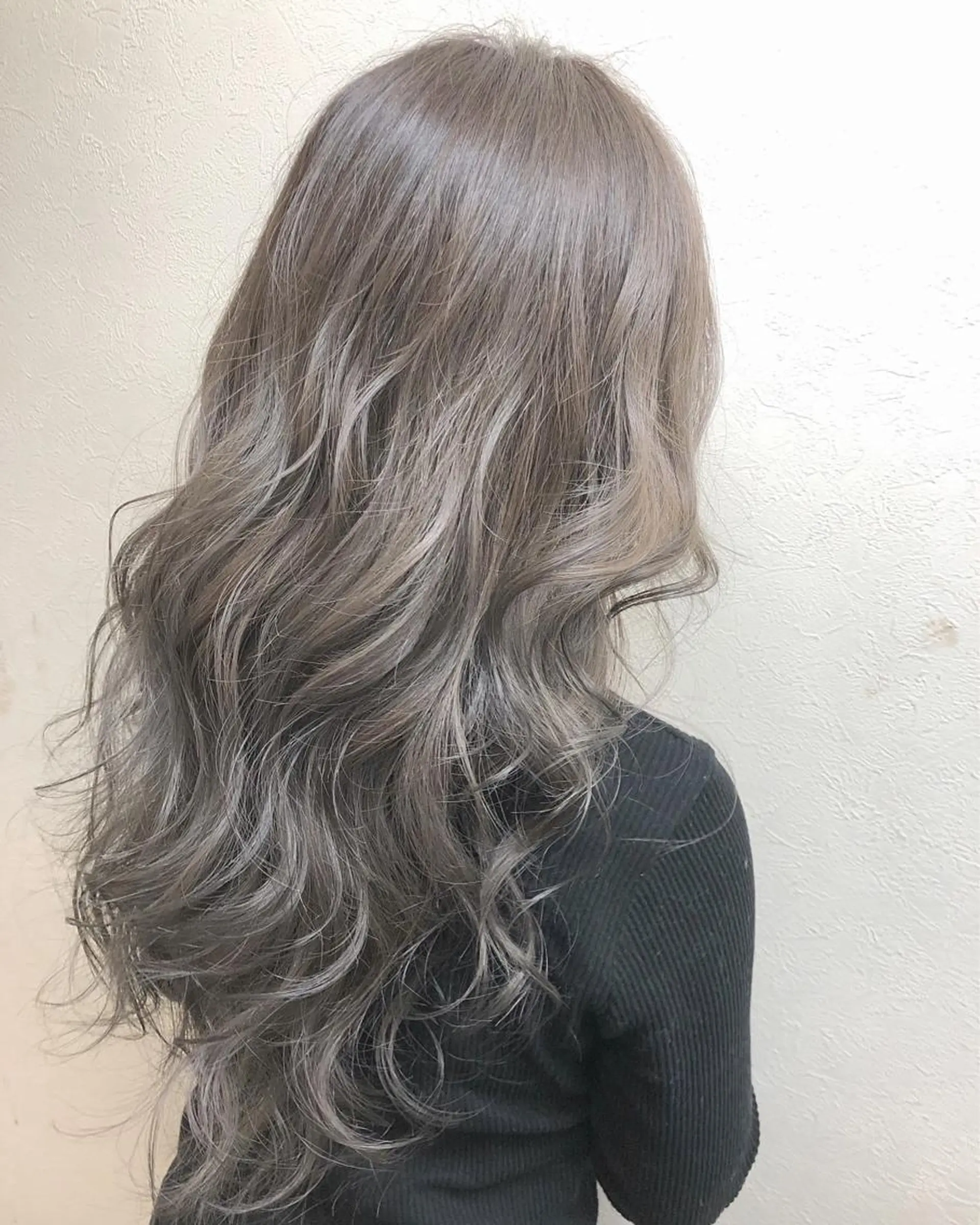 ロング アッシュ アッシュグレー アッシュグレージュ ヤマグチ ヒカルのヘアスタイル