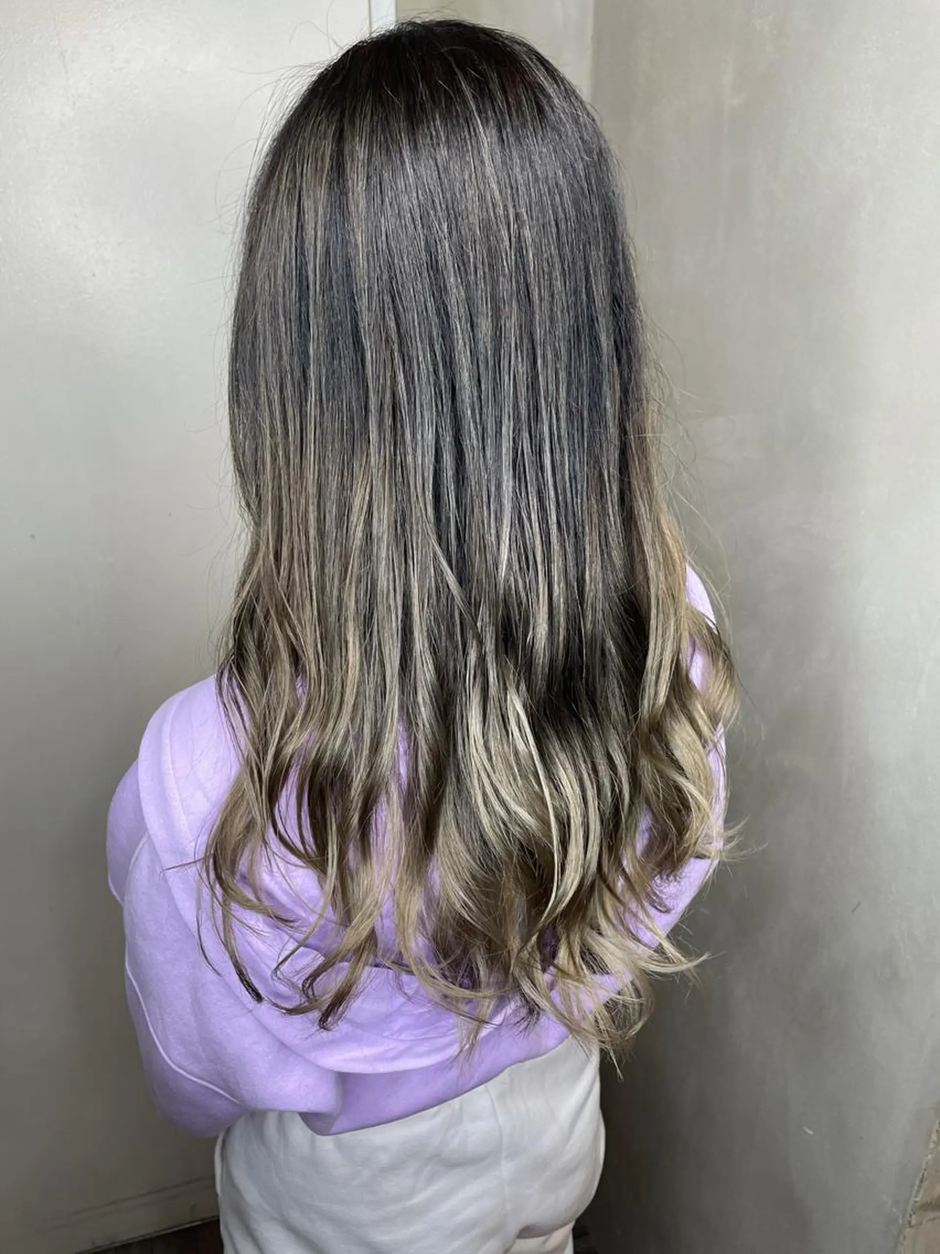 ミディアム カラー バレイヤージュ レイヤーカット La fith hair shine所属・La fith 店長 城谷颯人のヘアスタイル