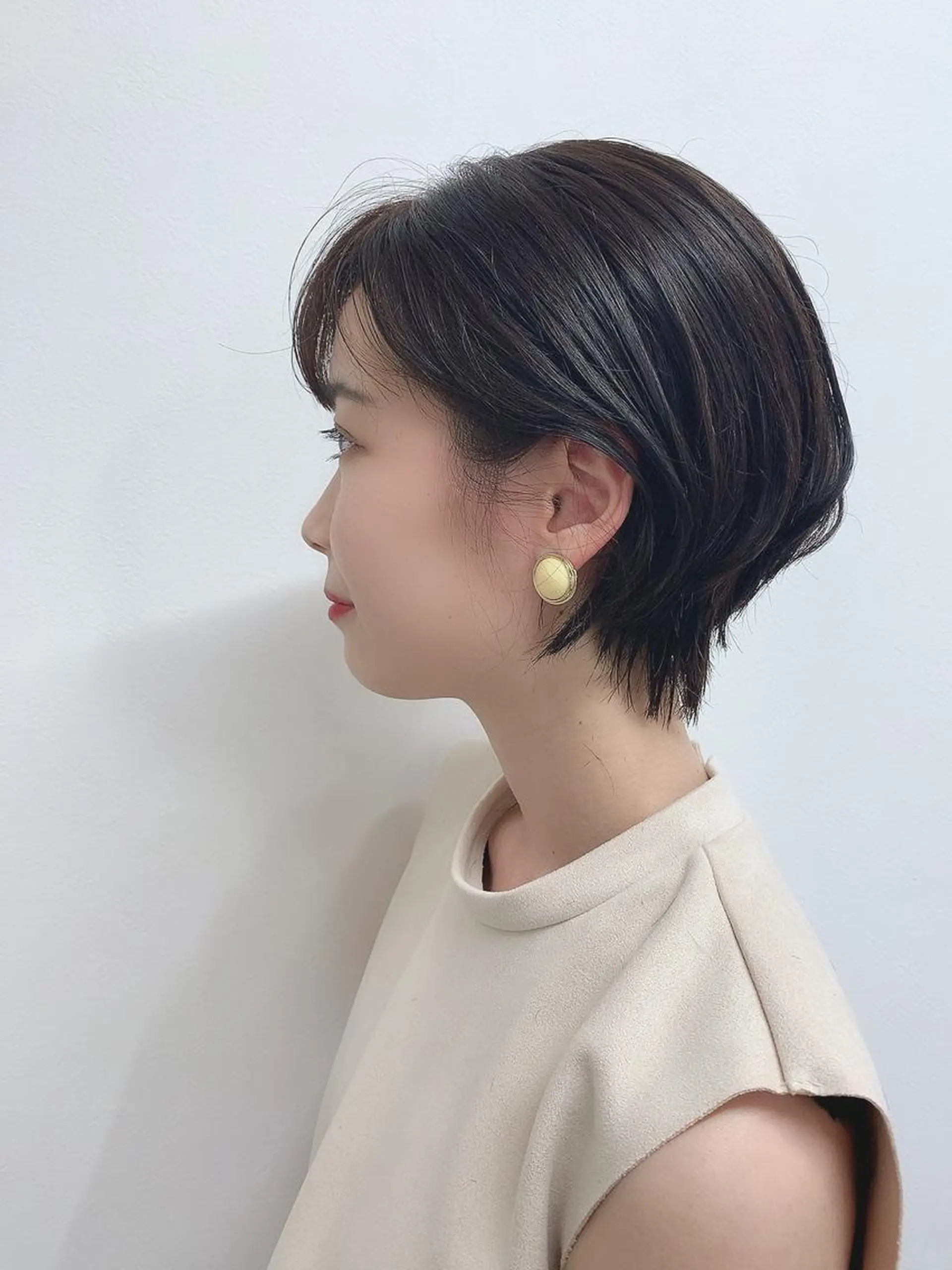 ショート カラー 肌に馴染む暗髪 梅田・増田のヘアスタイル