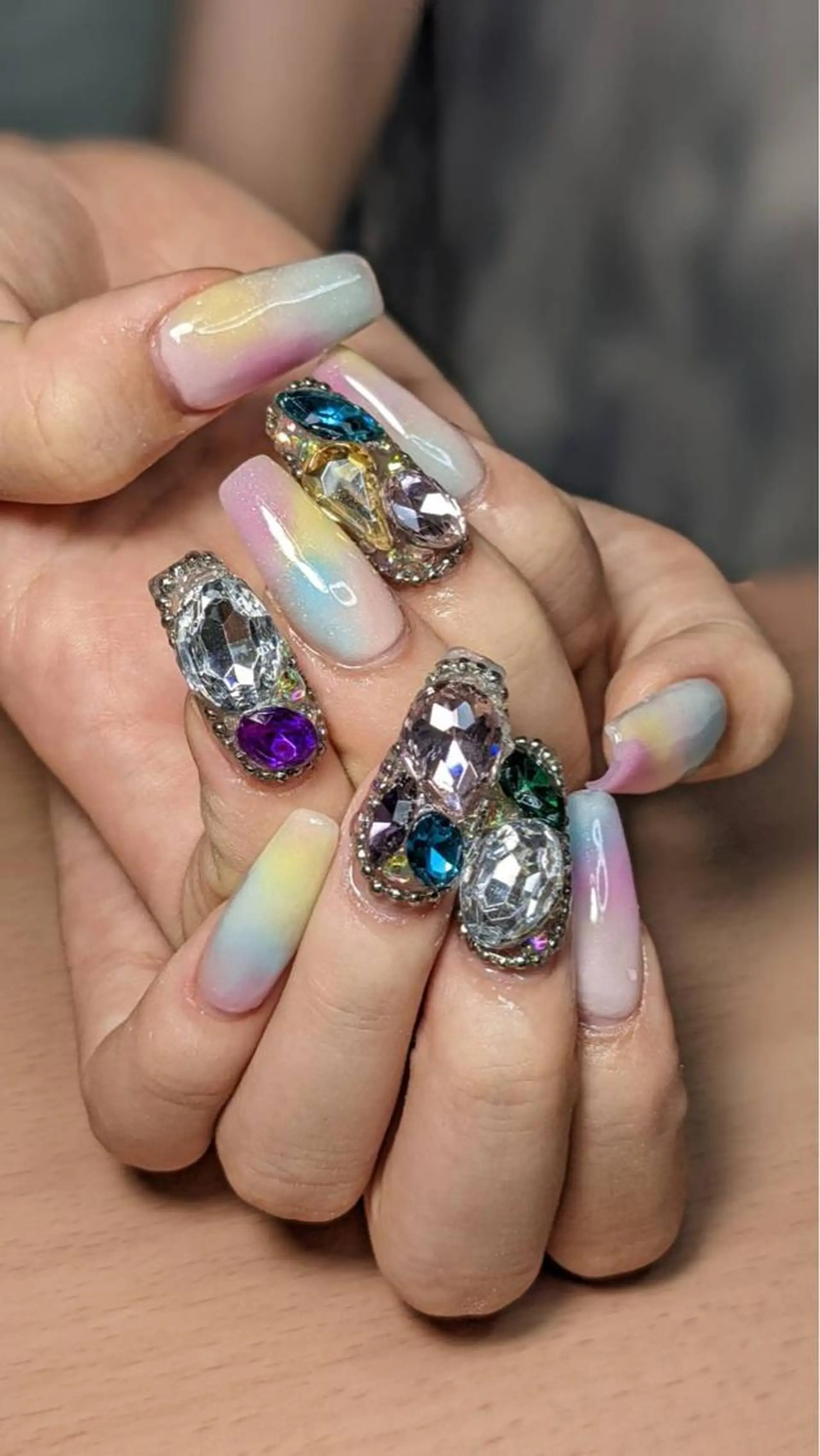 ミディアム ネイル フラワー ムーンのネイルデザイン