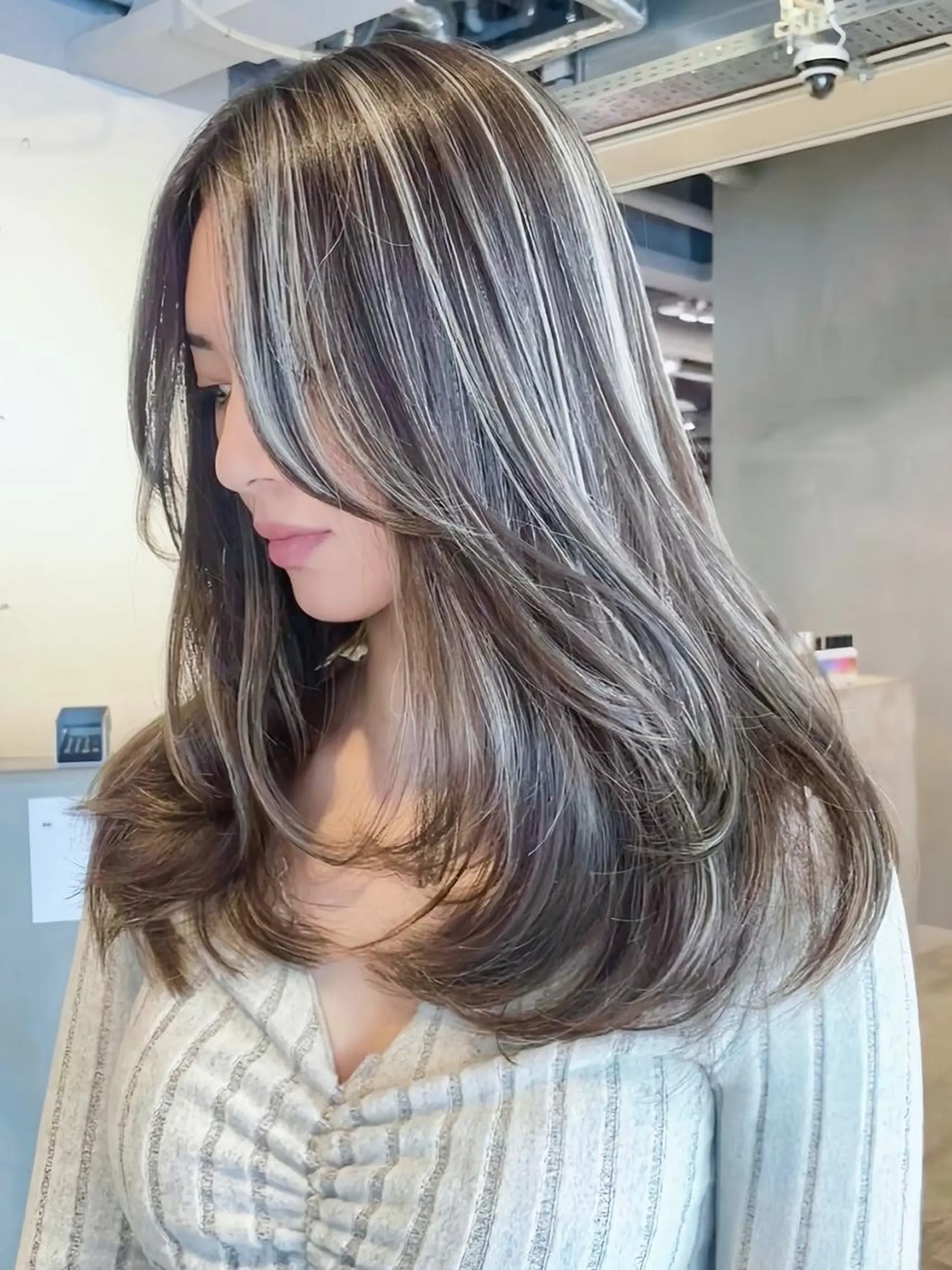 カラー セミロング ベージュカラー オリーブベージュ ピンクカラー レイヤーカット カット ヘアカラー トリートメント ITbyALBUM 松戸のヘアスタイル