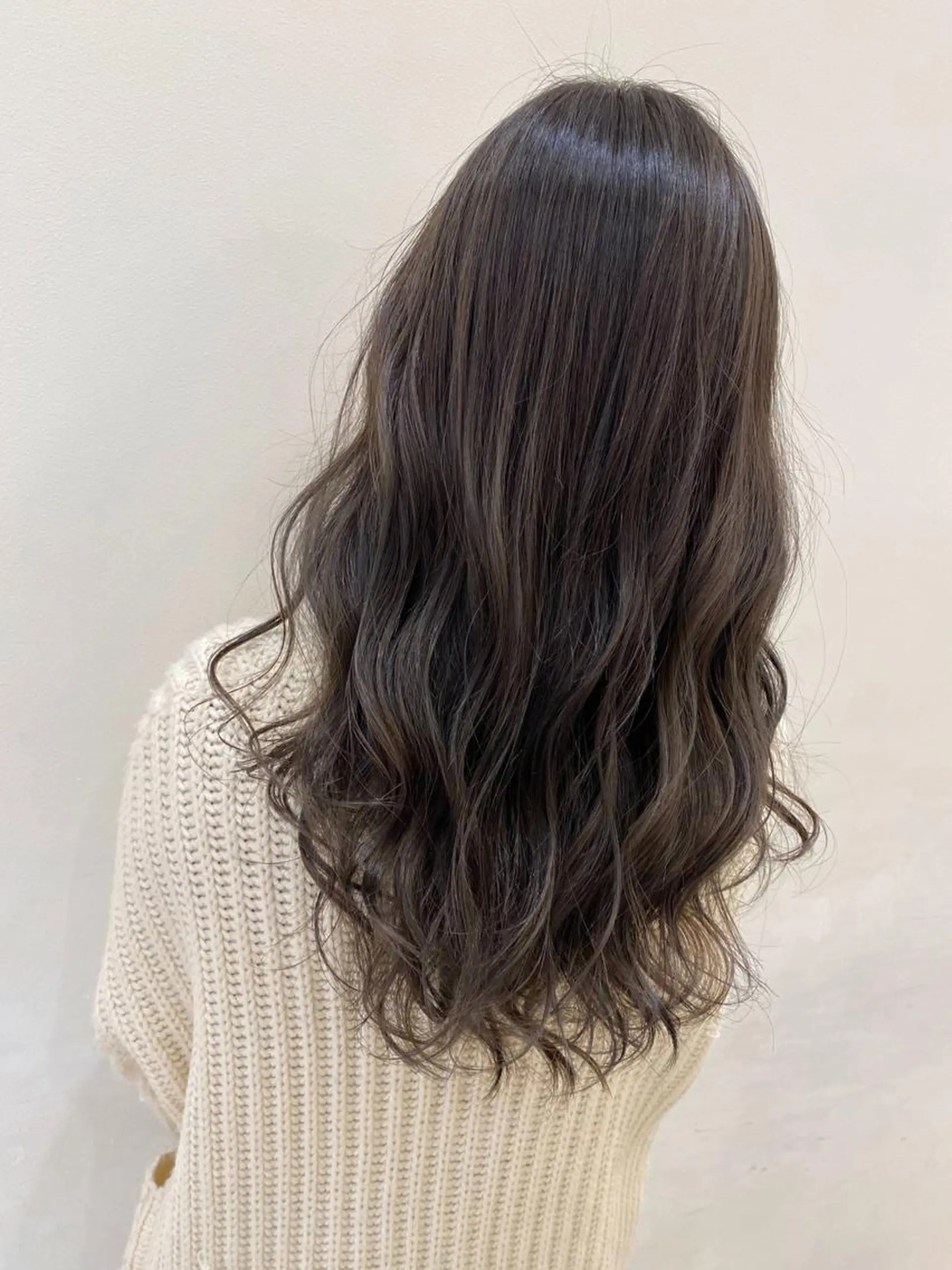 ロング カラー グレージュ ハイライトカラー ハイライト ヘアカラー トリートメント 透明感カラー ボブ ミディアム 齊木勇人のヘアスタイル