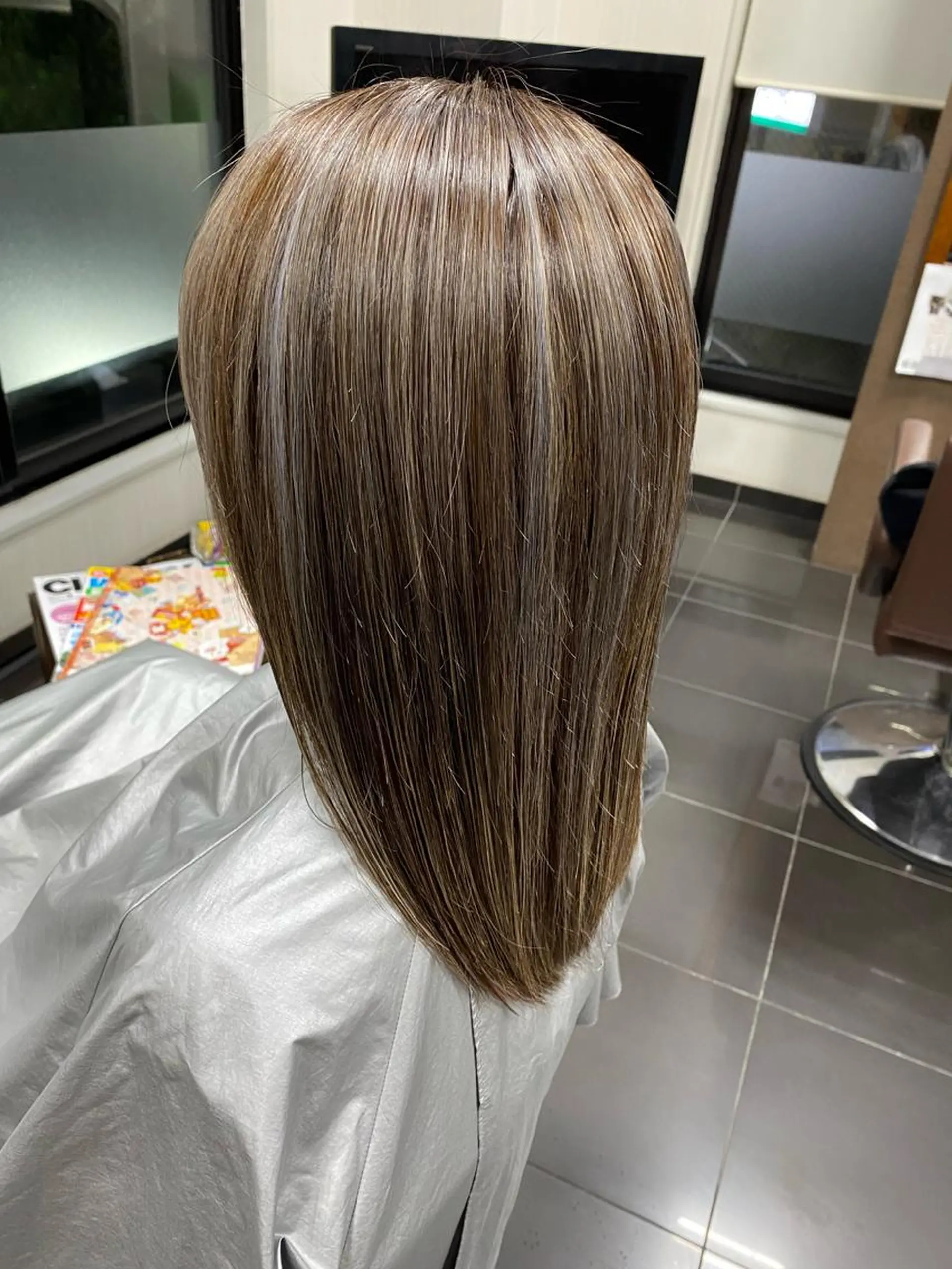 セミロング カラー ハイライトカラー ハイライト ハイライト&ブリーチ 💇🏼‍♀MAHOのヘアスタイル