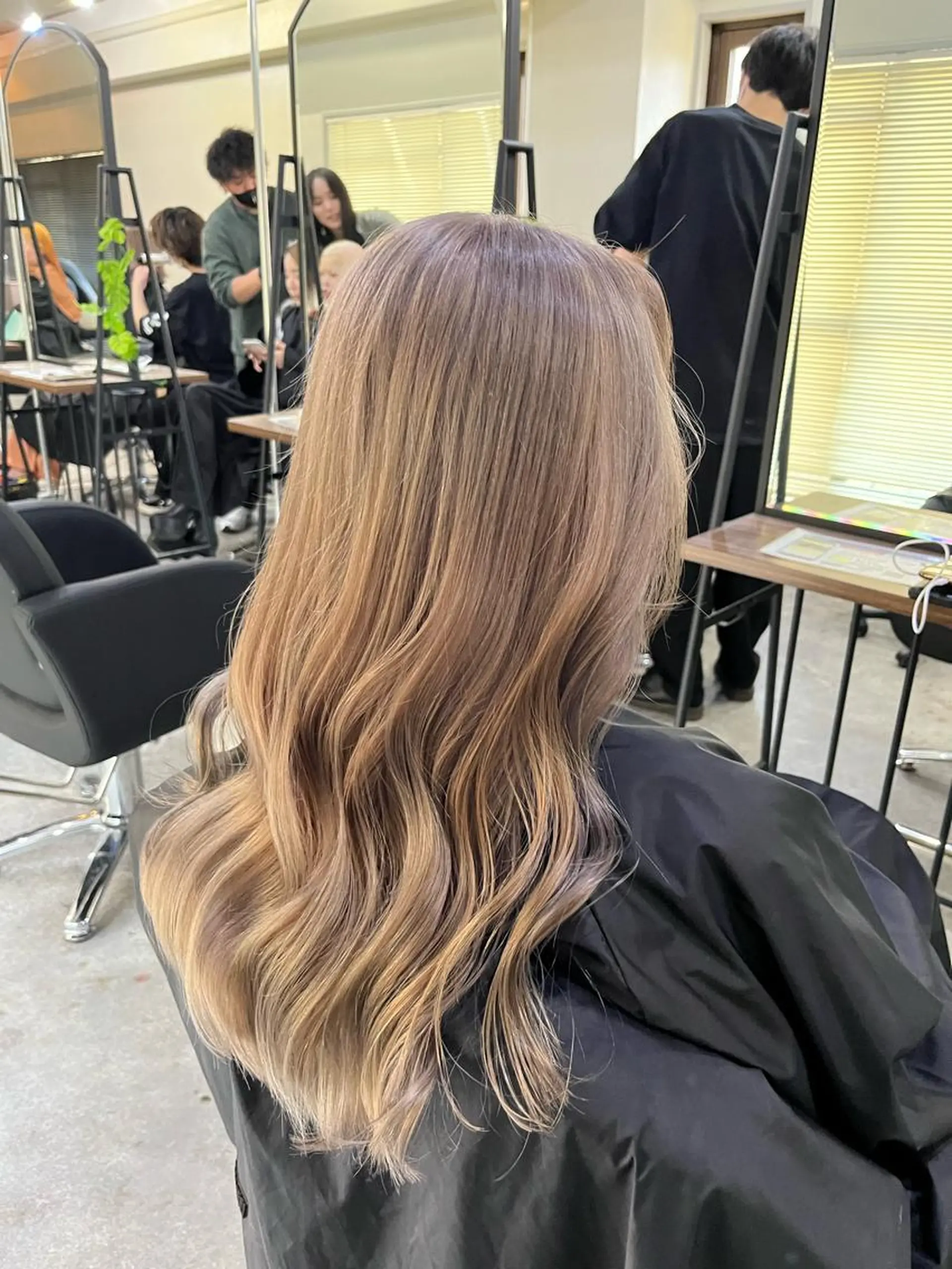 ロング ヘアカラー トリートメント &mirai MISUZU【女性】のヘアスタイル