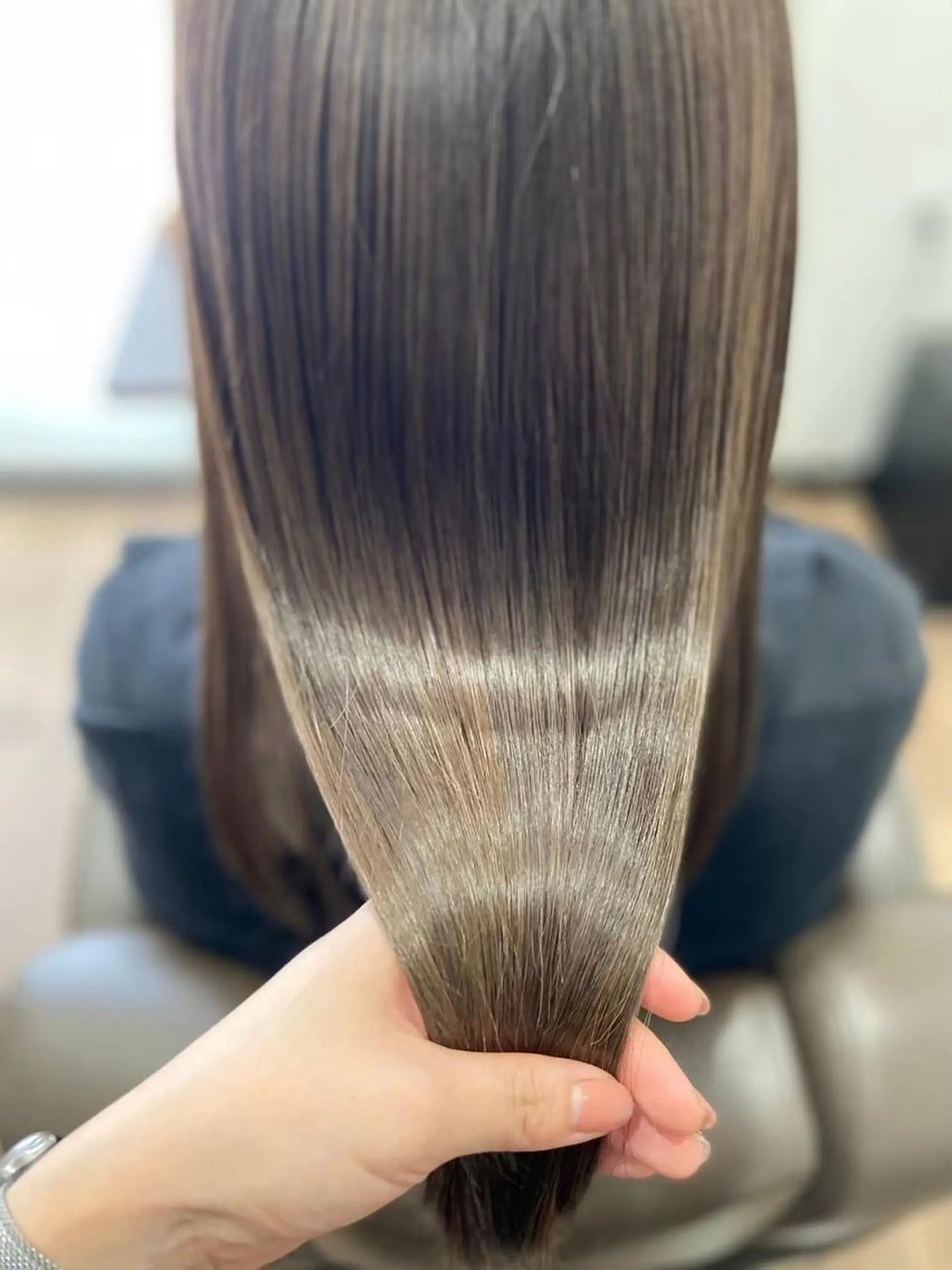 カラー 岩﨑 智穂のヘアスタイル