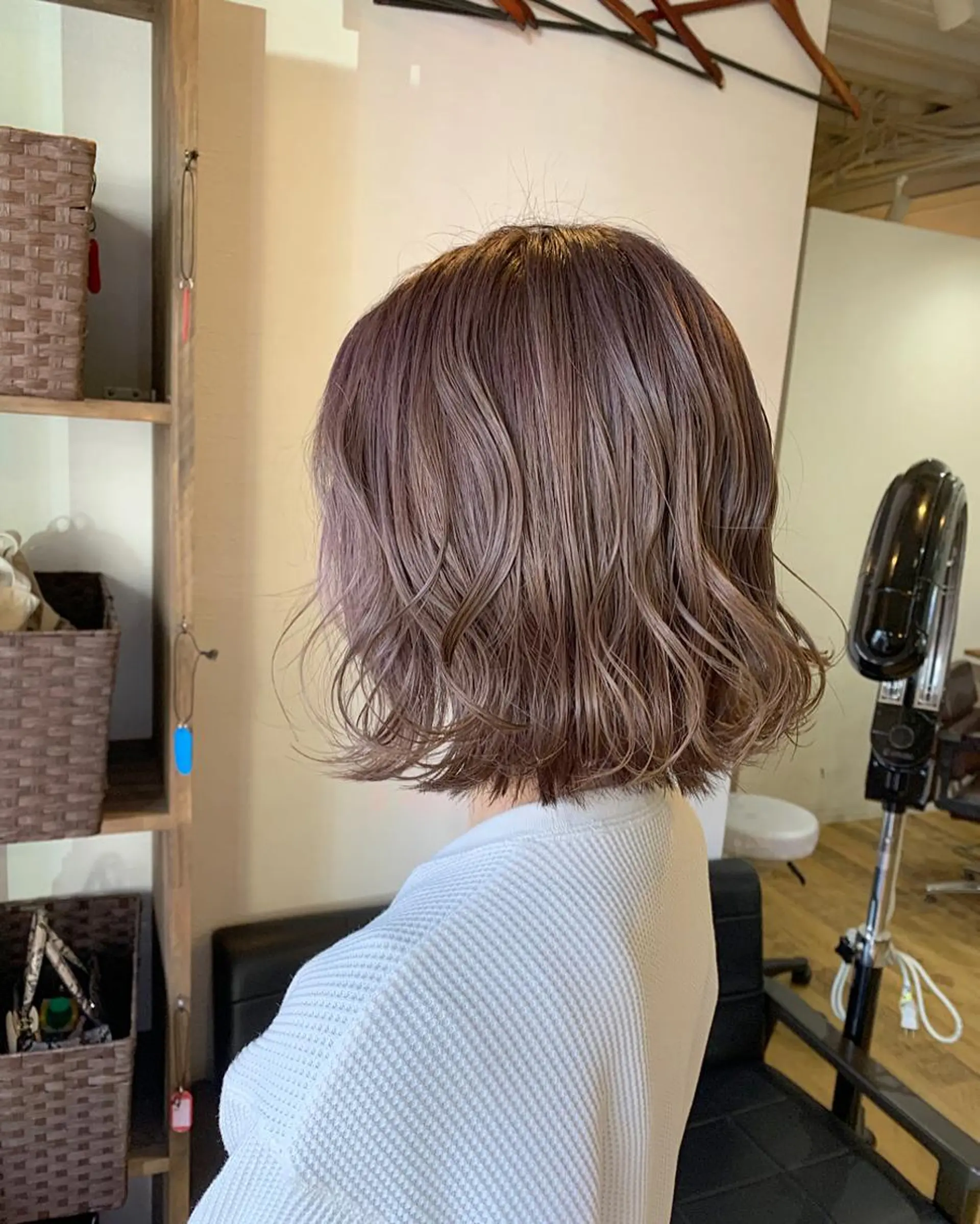 ミディアム ラベンダーベージュ ヘアカラー トリートメント 藤本 翔己のヘアスタイル