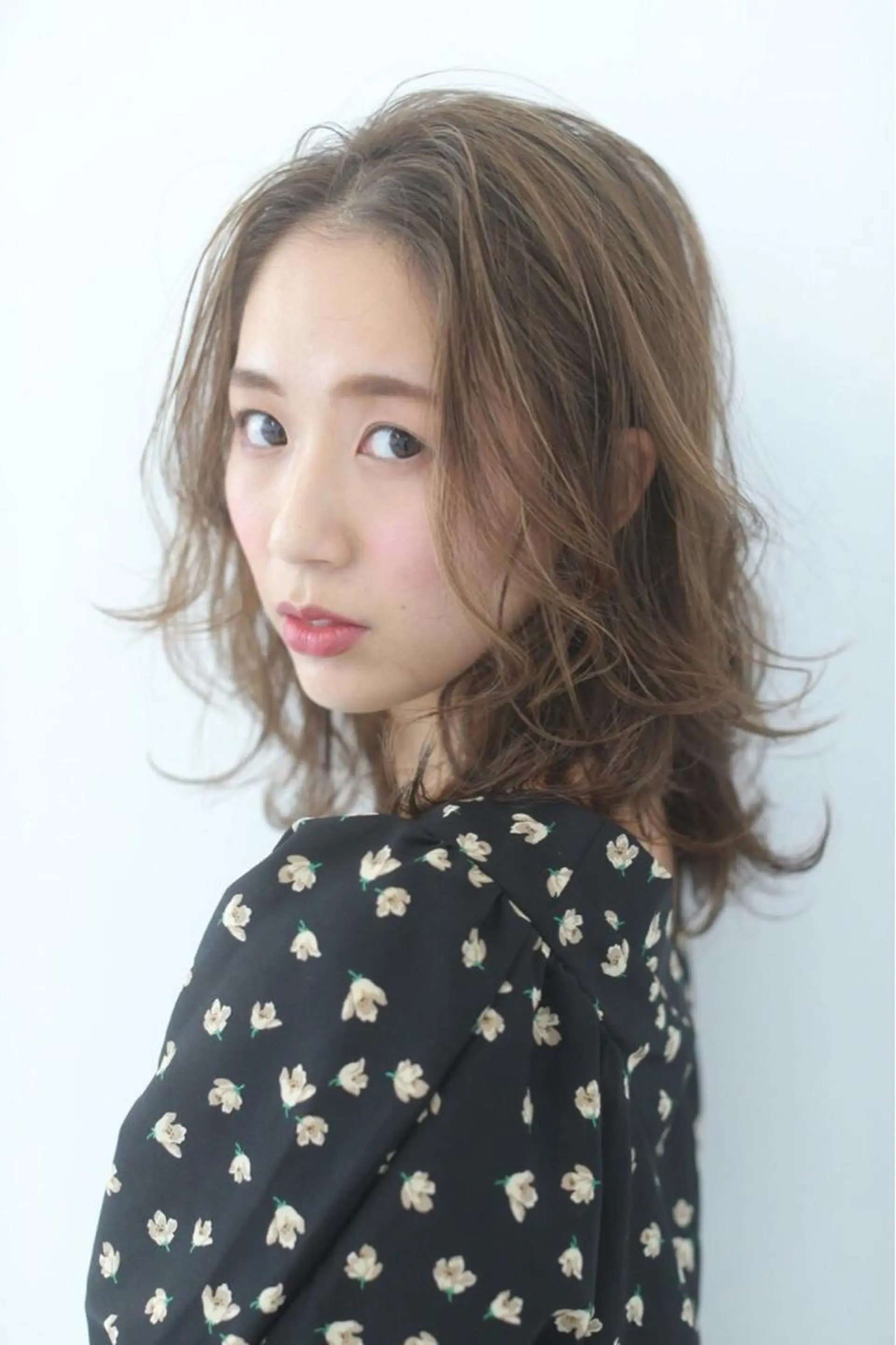 ミディアム パーマ ミディアムパーマ ニュアンスパーマ THINK SHOP KANTAのヘアスタイル