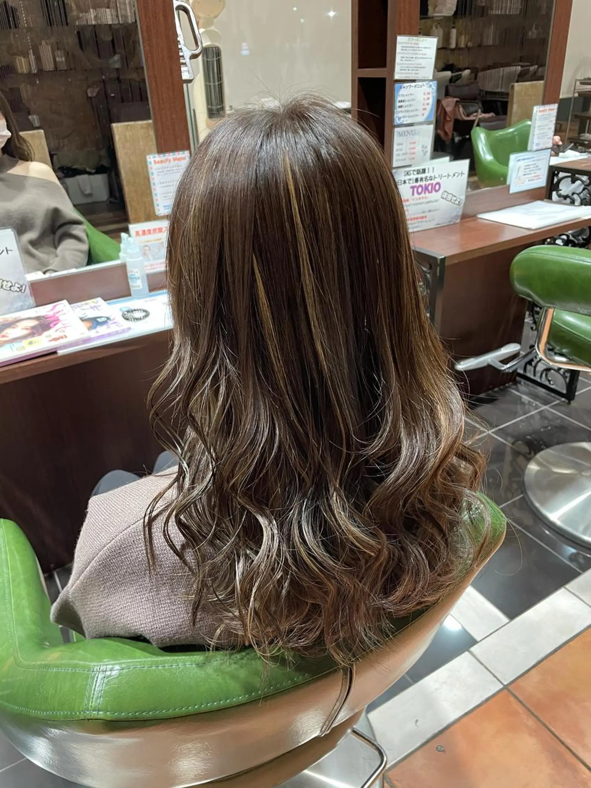 ミディアム カラーリスト菅澤 岳のヘアスタイル