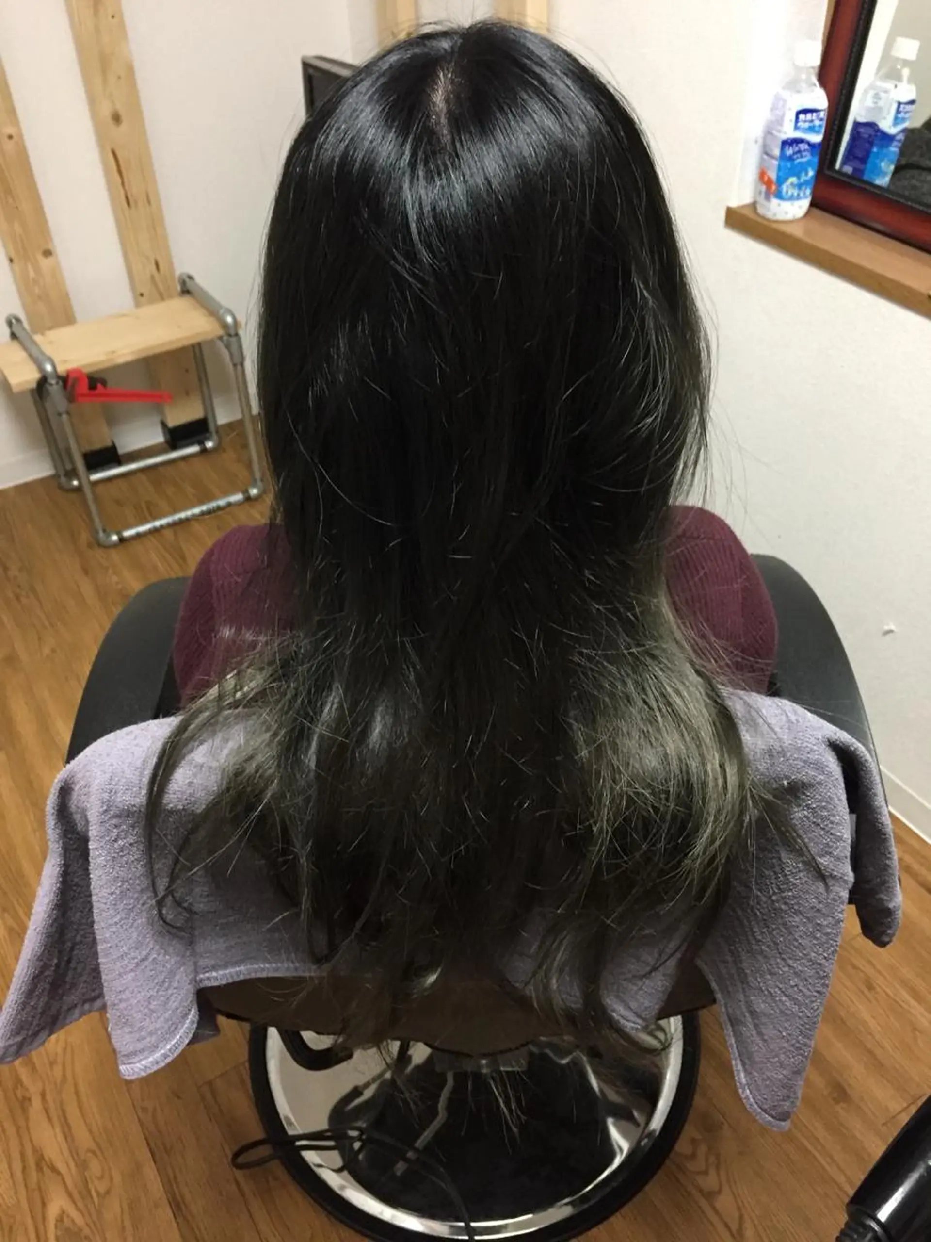 ロング カラー 黒髪 ブリーチ じょん 。のヘアスタイル