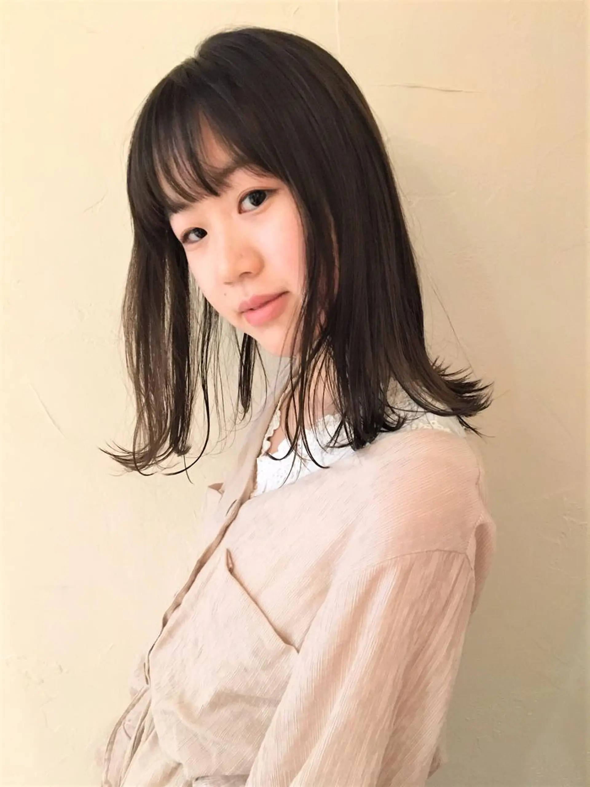 ミディアム シマダ アユミのヘアスタイル