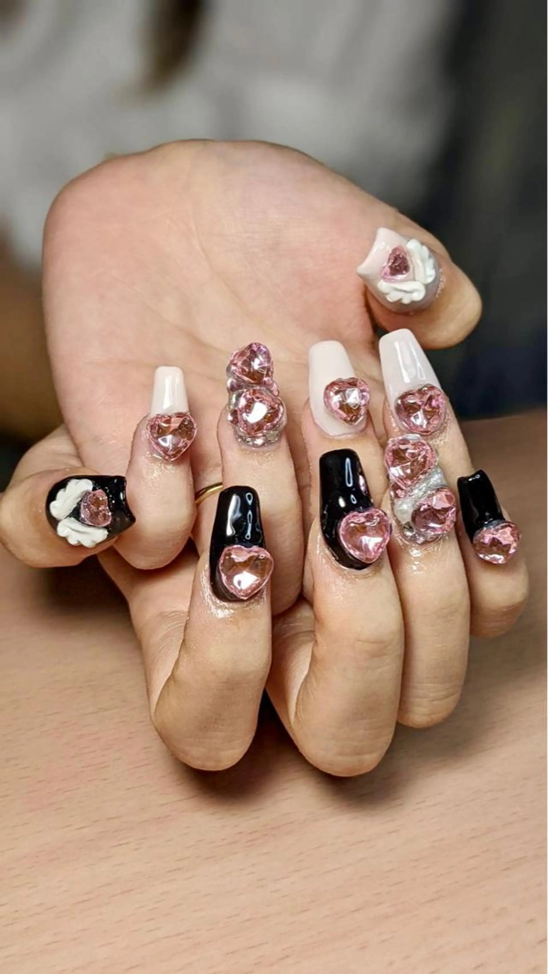 ネイル フラワー ムーンのネイルデザイン