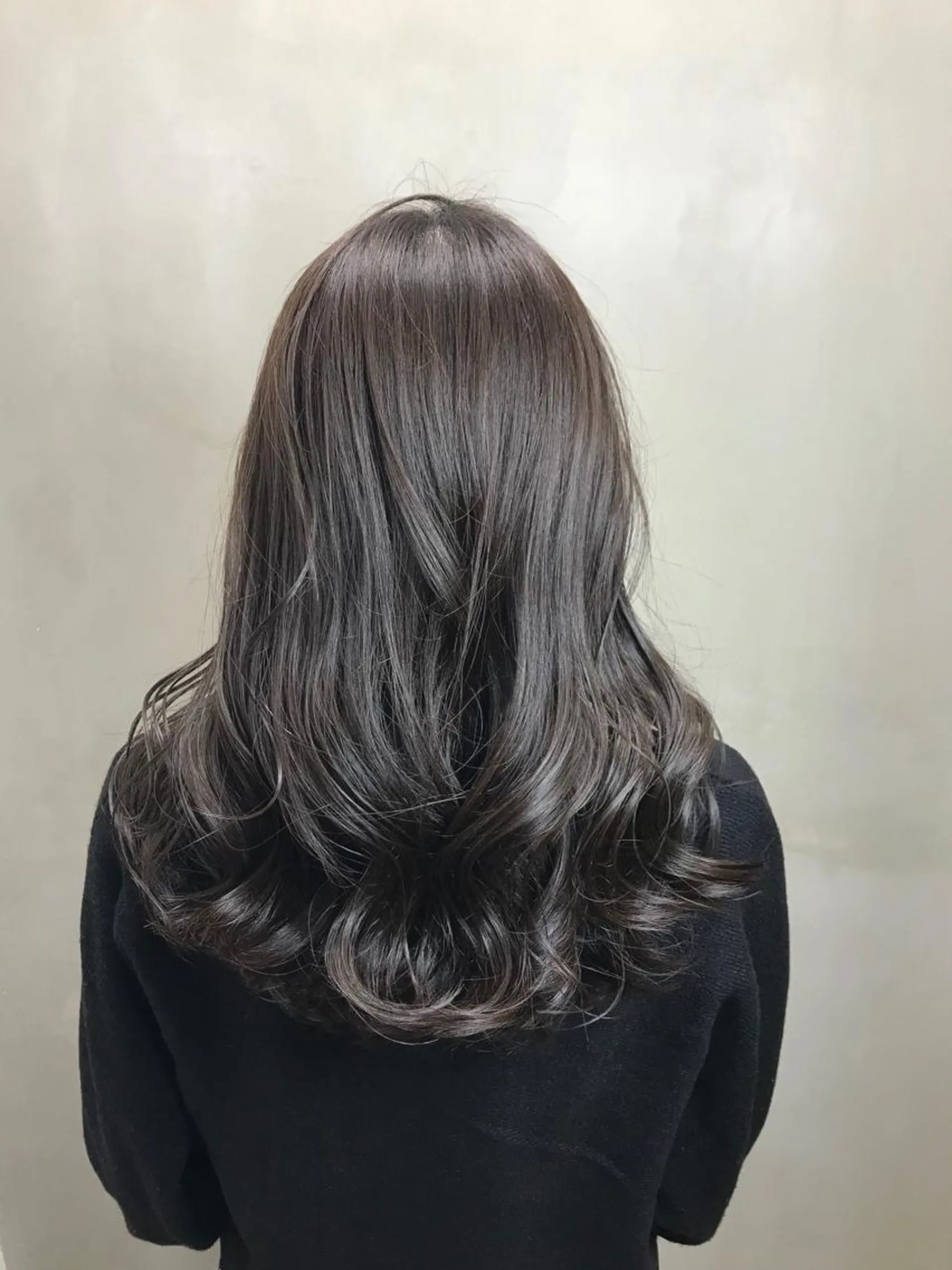 ミディアム カラー グレージュ イルミナカラー 【透明感、艶髪】西村 有司のヘアスタイル