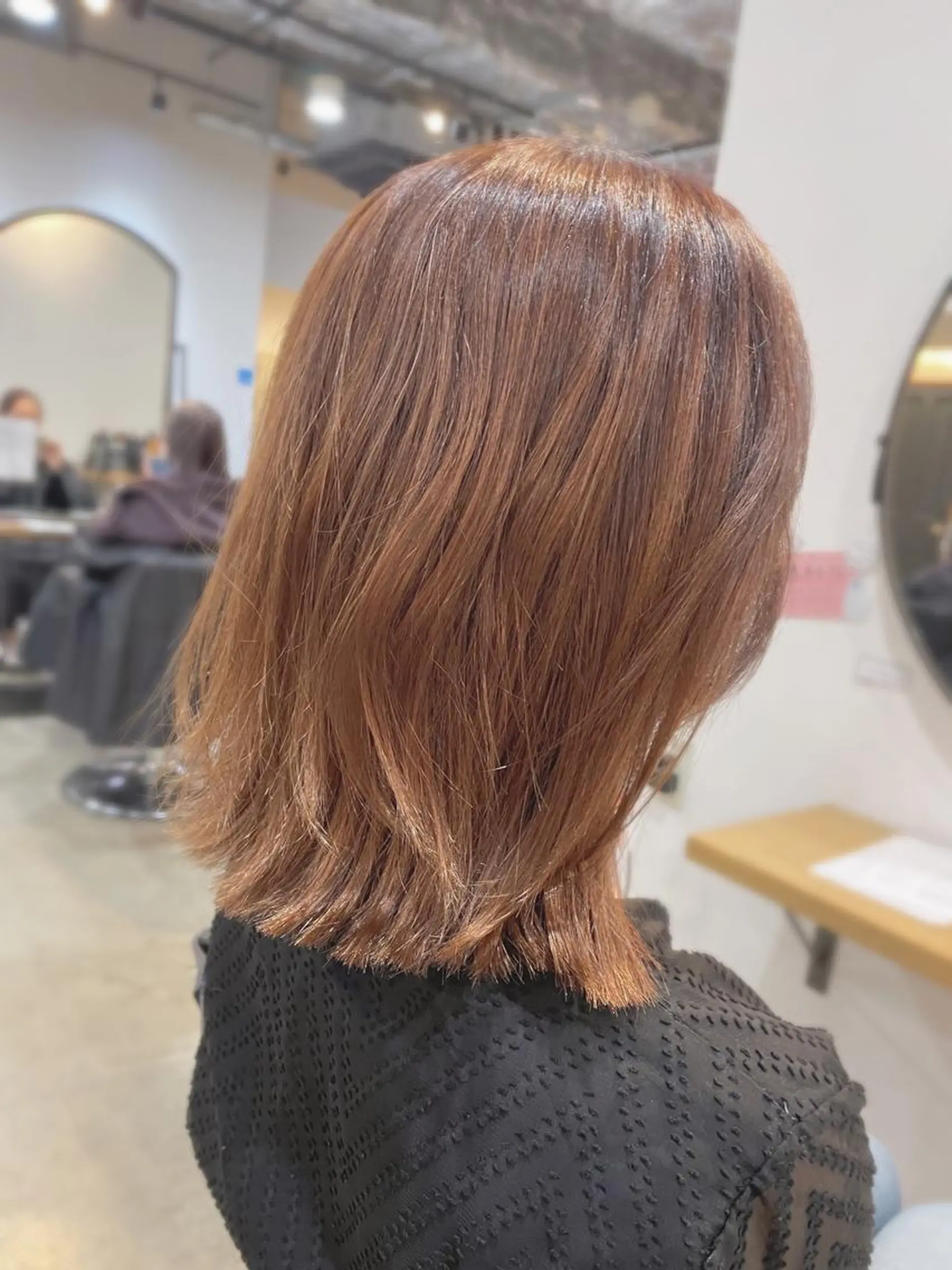 ミディアム くびれヘア 中津/梅田/波巻き /髪質改善/愛芽のヘアスタイル