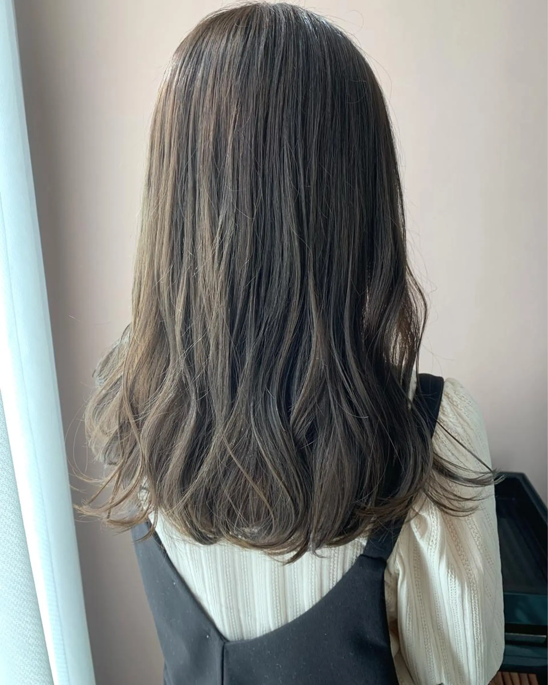 ロング カラー ベージュカラー ブリーチ ブリーチなしカラー オリーブベージュ hub hair レイヤー/透明感のヘアスタイル