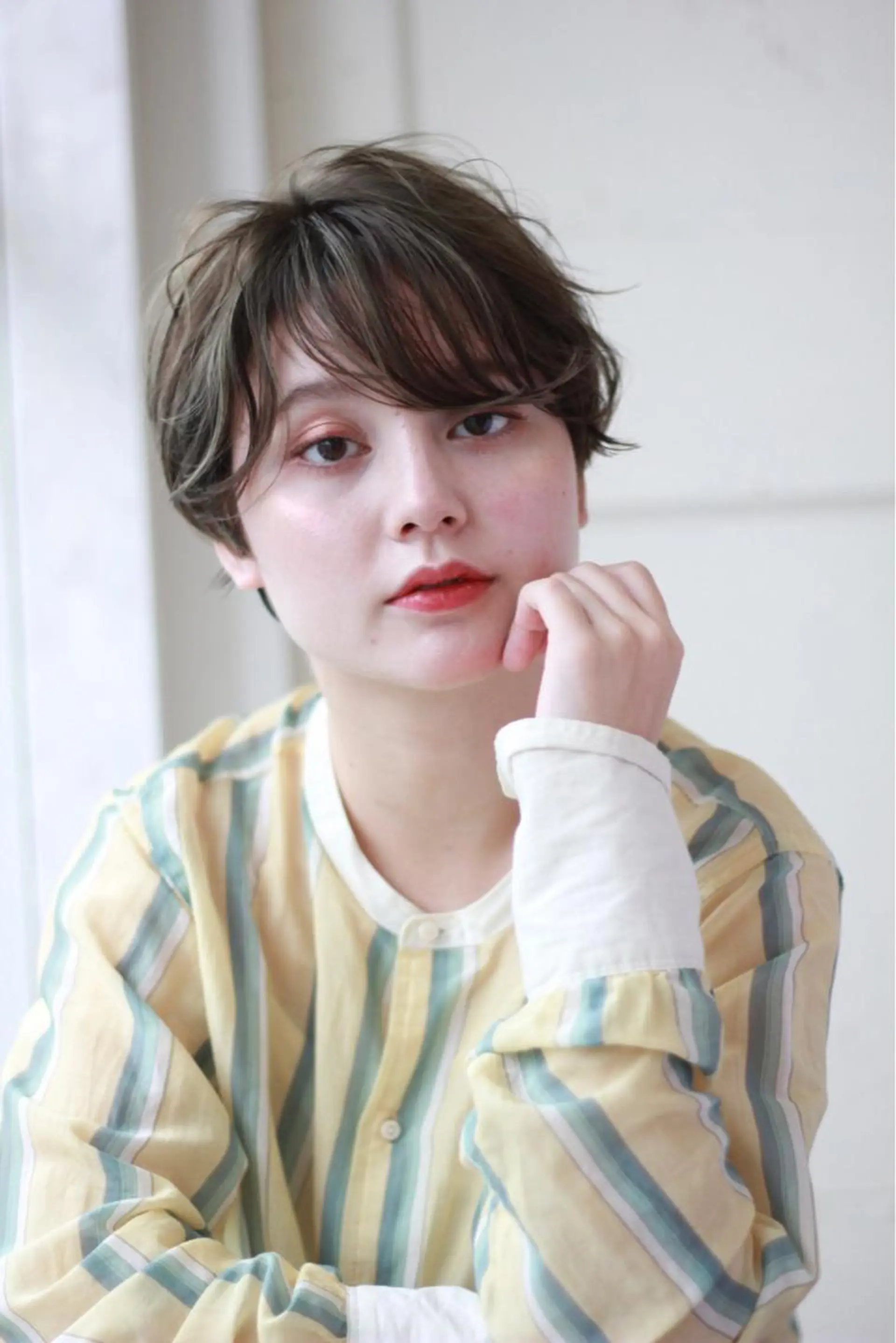 ショート コヤマ ナミのヘアスタイル