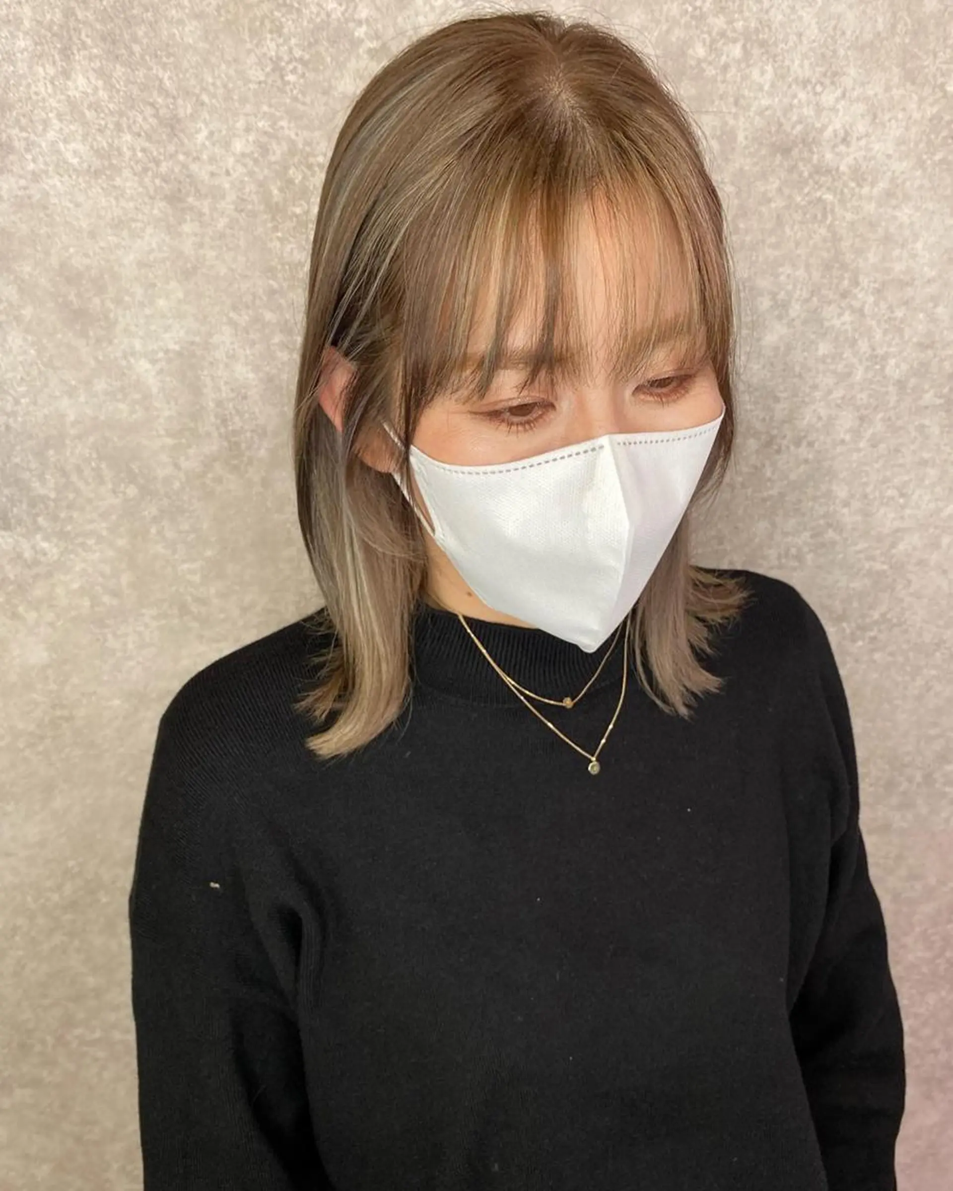 ロング カラー アッシュ ベージュカラー グレージュ ハイライトカラー オリーブベージュ UNDER vr 【アンダーバー】のヘアスタイル