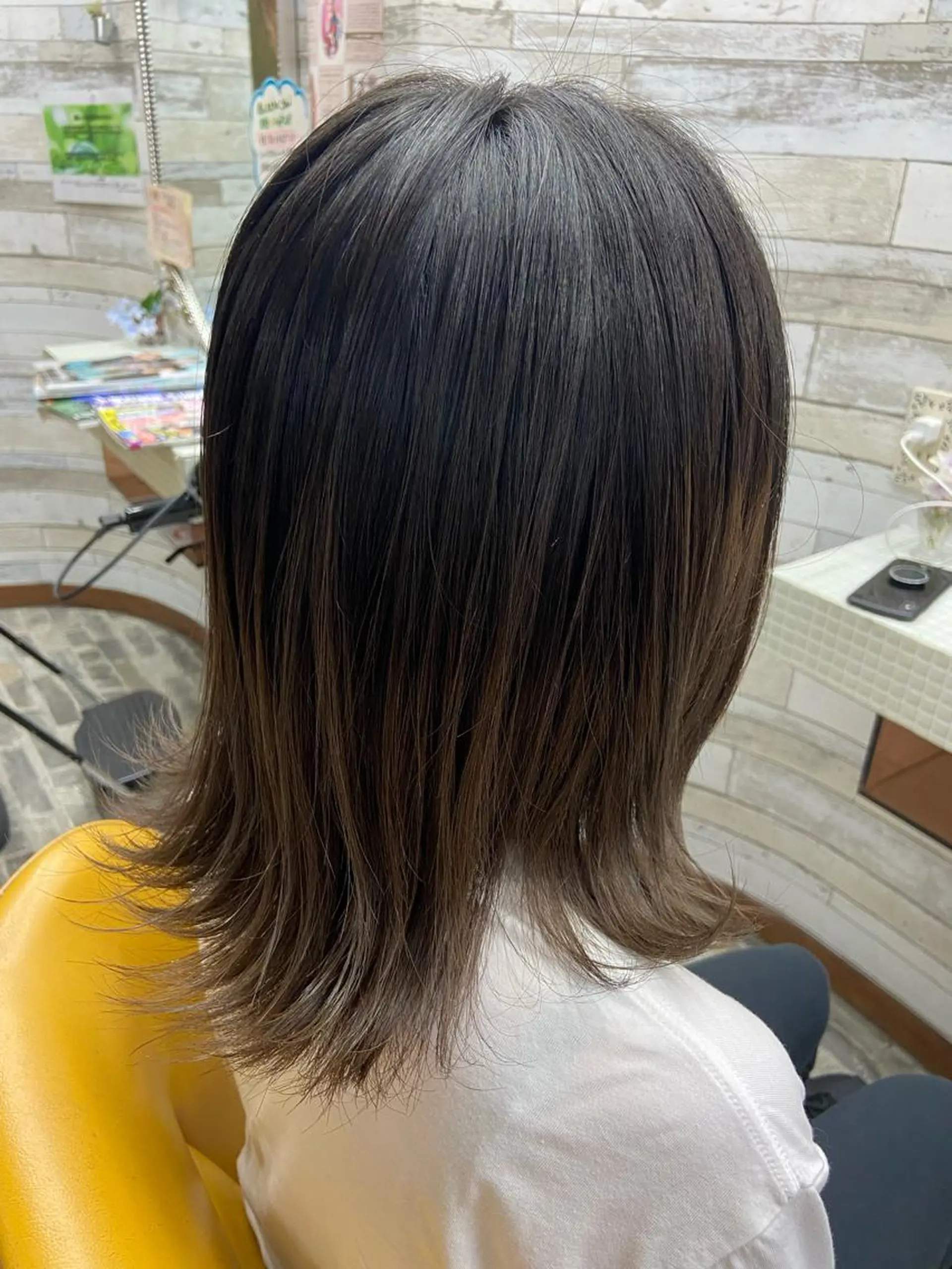 ミディアム カラー グラデーションカラー ボブ 外ハネヘア カット ヘアカラー トリートメント 大坪 拓斗のヘアスタイル