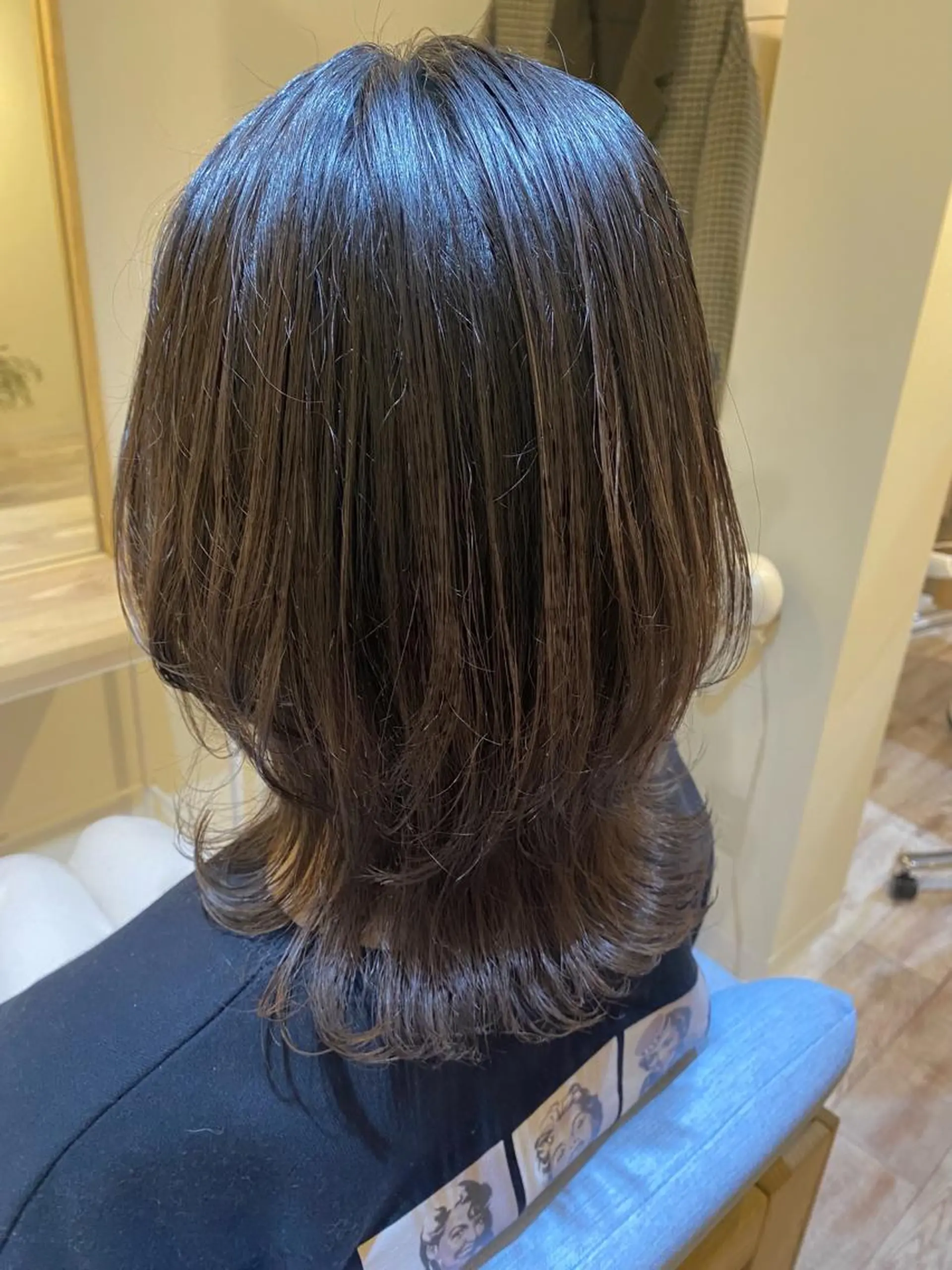 ミディアム 金島 青のヘアスタイル