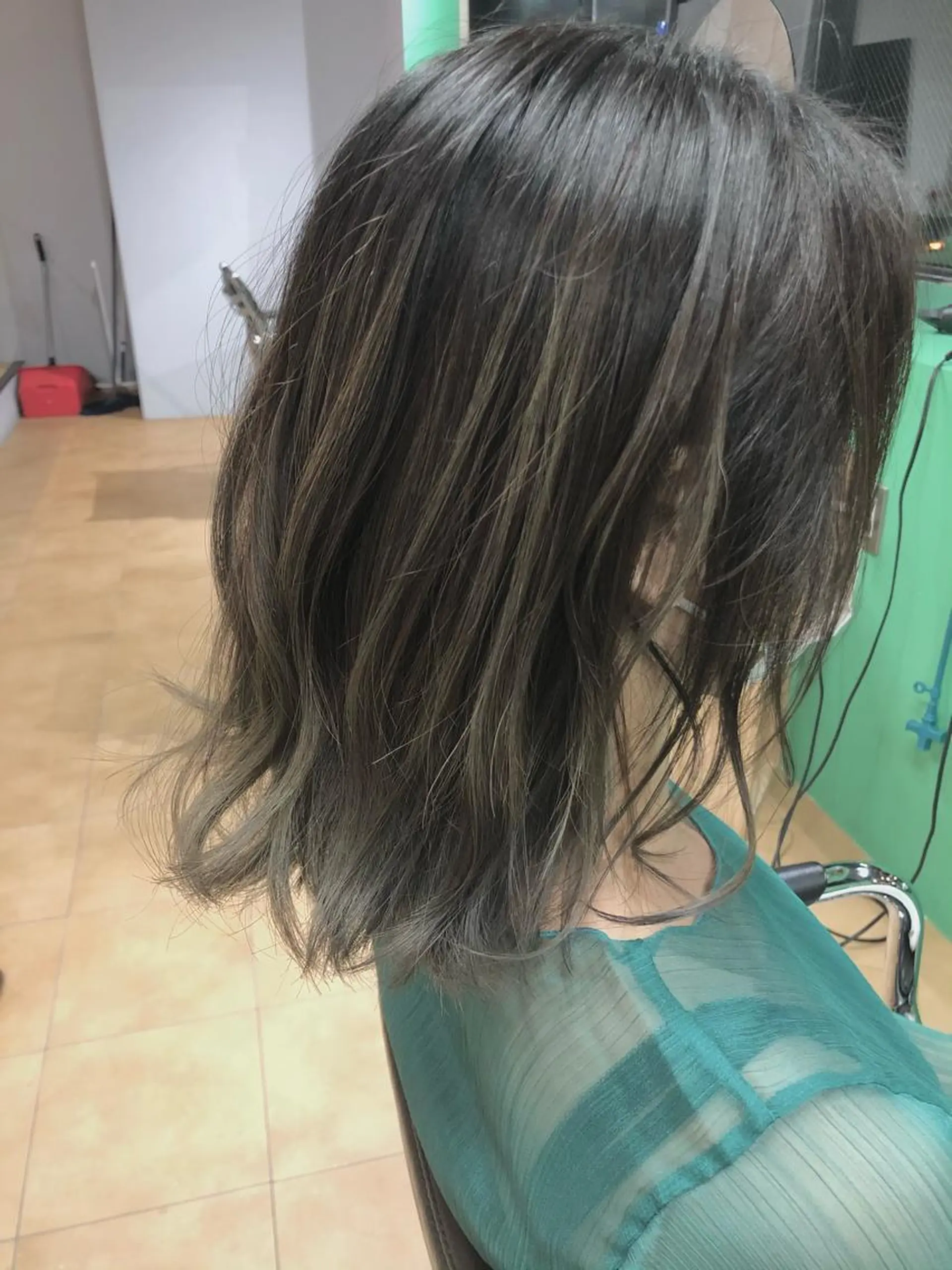 ミディアム カラー グラデーションカラー ハイライトカラー インナーカラー ハイライト 透明感カラー レイヤー亀井唯登のヘアスタイル