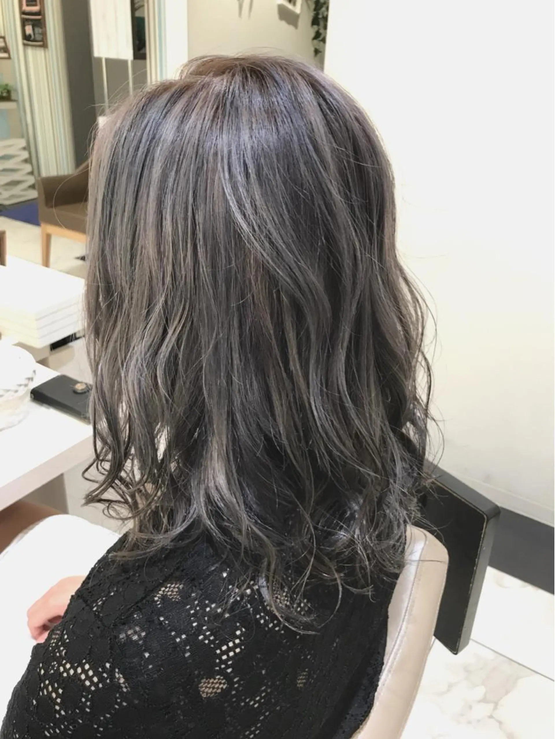 ミディアム カラー 透明感カラー ハイライトカラー ネイビーカラー ハイライト 山崎俊輔/髪質改善 /バレイヤージュのヘアスタイル