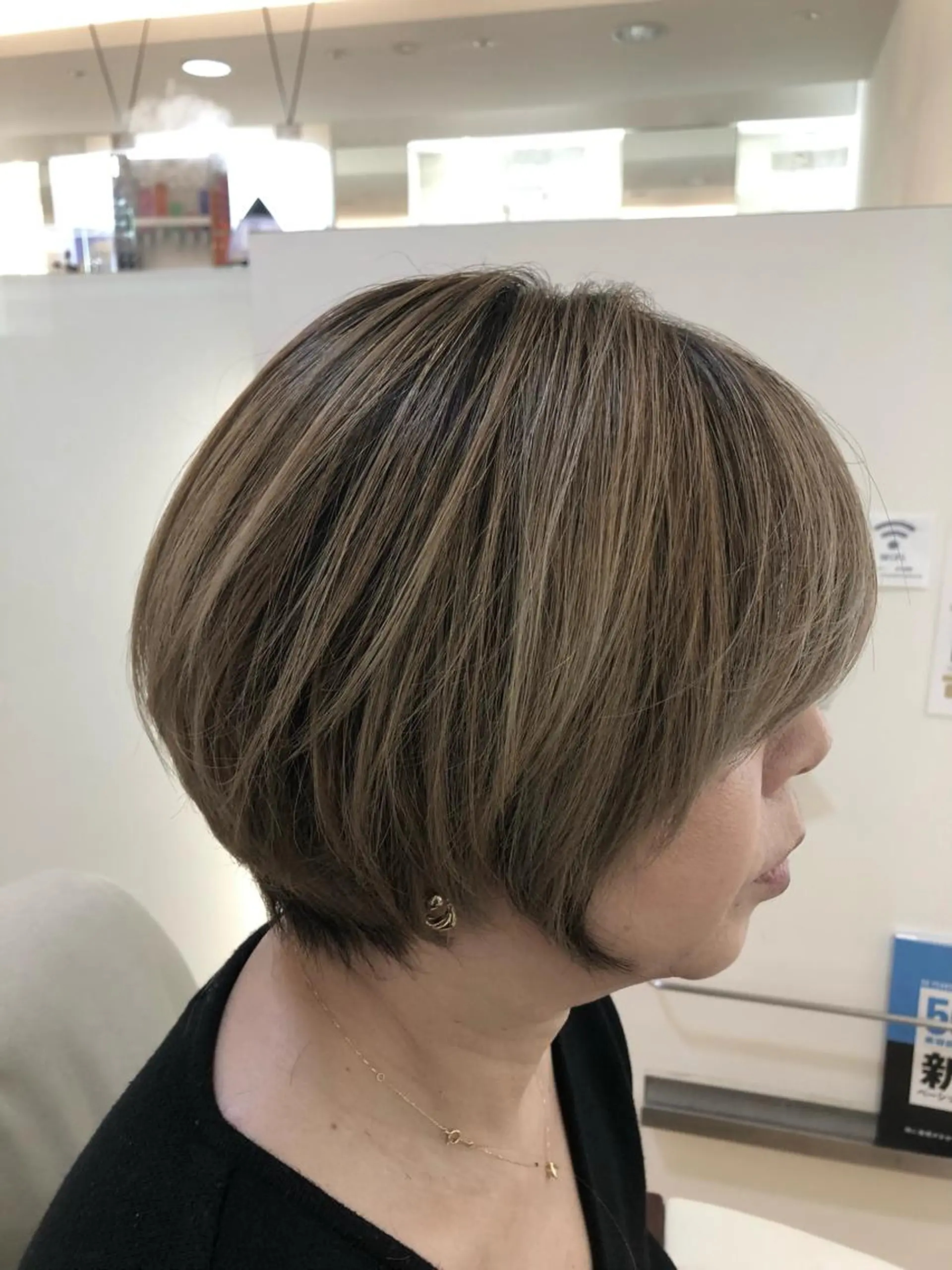 ショート ショートボブ ボブ レイヤーカット ショートヘア ヘアカラー 山岡 徹也のヘアスタイル