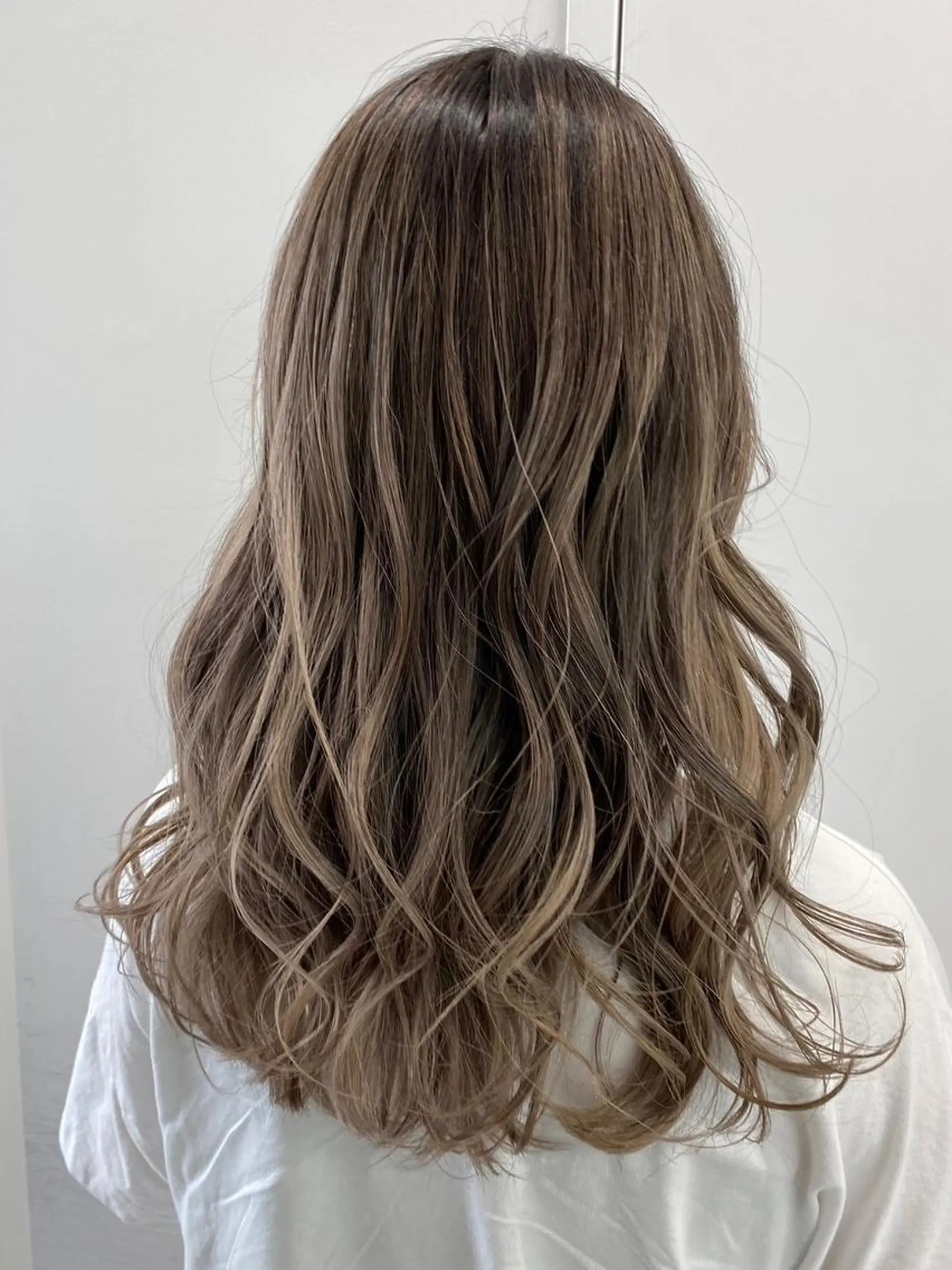 ロング ハイライト 髪質改善 レイヤーカット トリートメント ヘアカラー トリートメント 【公式】amble luxe池袋東口🩷のヘアスタイル
