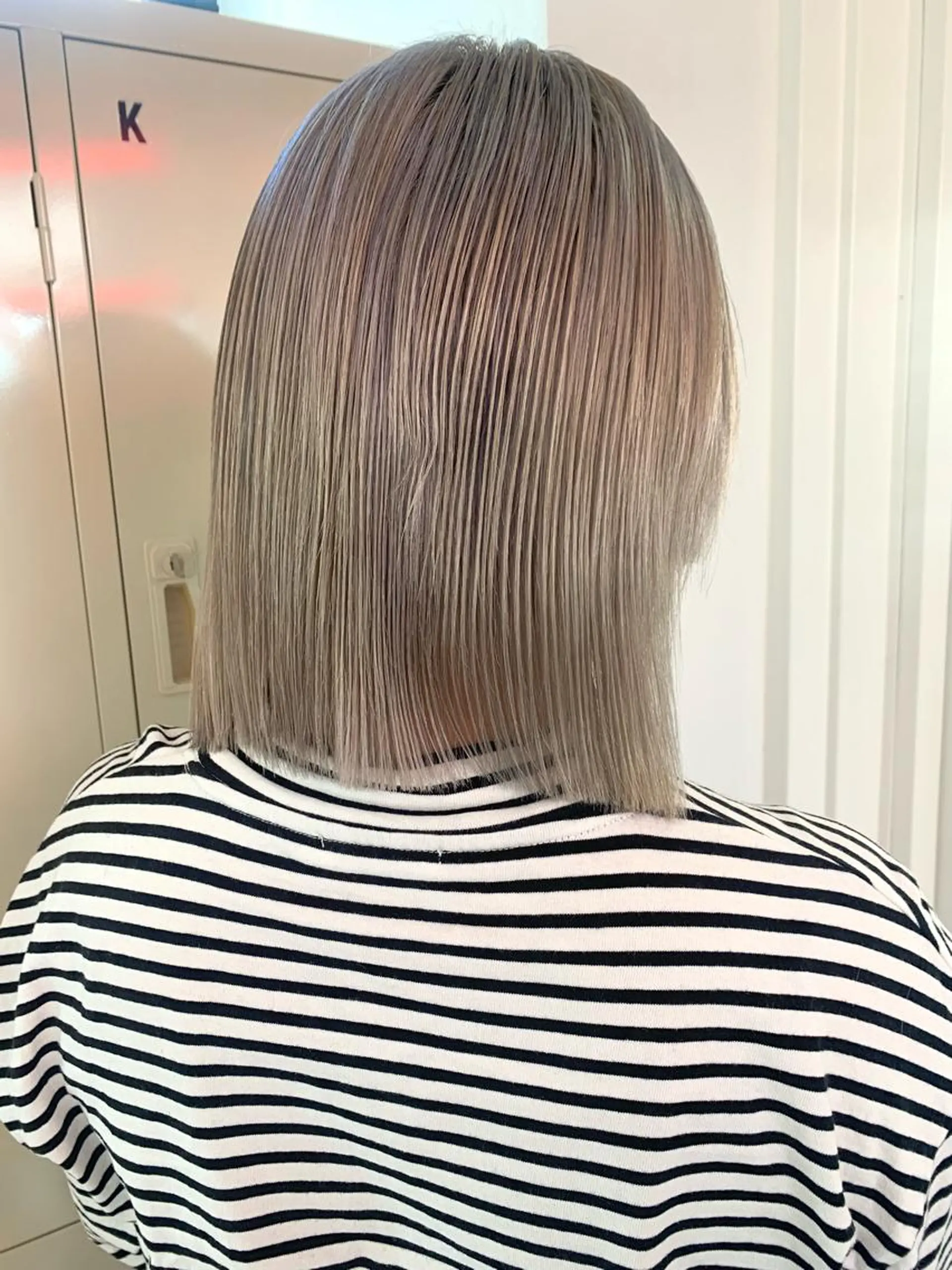 ショート カラー ヘアアレンジ 🧨ブリーチー×ボブ レイヤー💎じゅえるのヘアスタイル