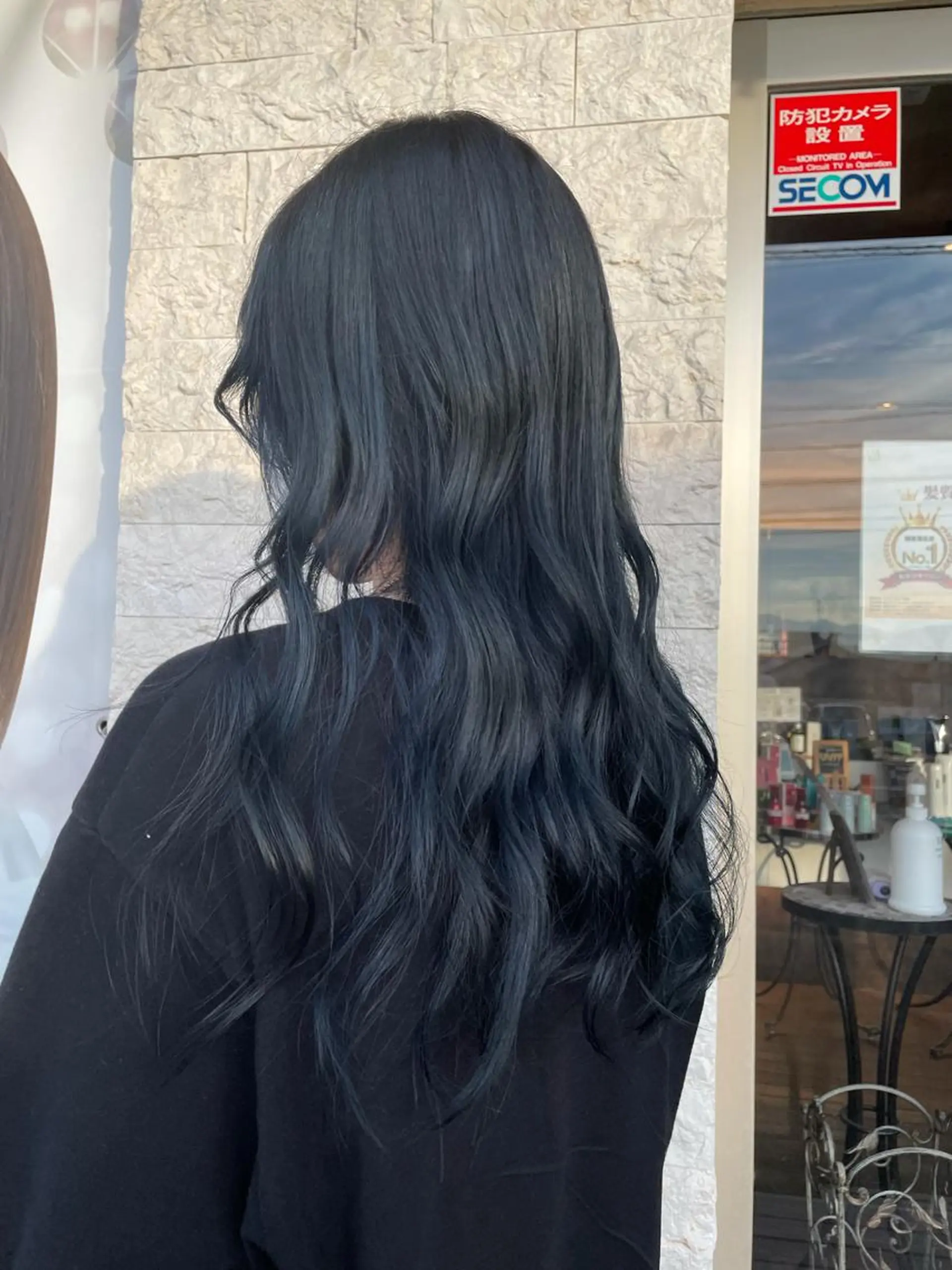 ロング レイヤーカット✖️ 柔らかベージュカラーのヘアスタイル