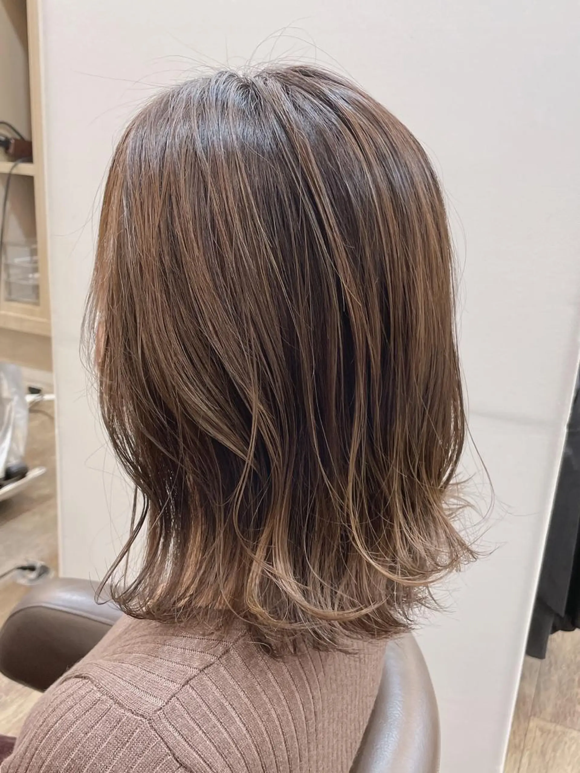 ミディアム カラー ハイライトカラー ハイライト 外ハネヘア カット ヘアカラー 尚平 40代からの 髪質改善専門のその他イメージ