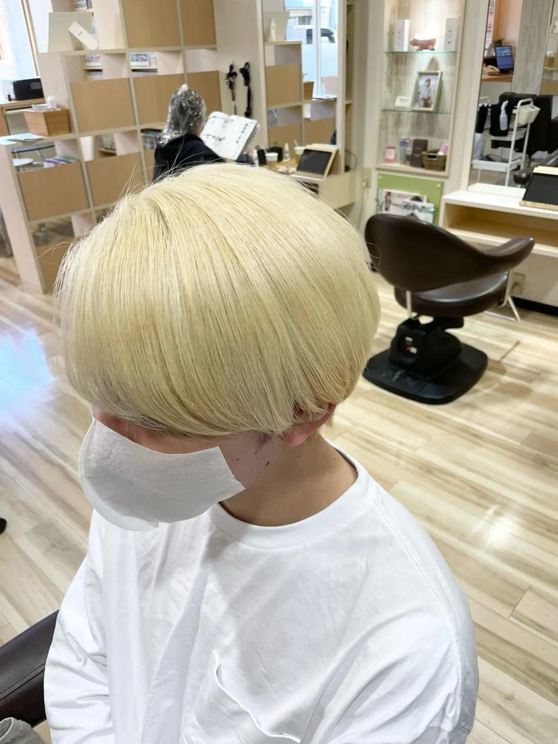 ショート カラー メンズ 🌈派手髪ハイトーン 🌈鈴木亮太🌈のヘアスタイル