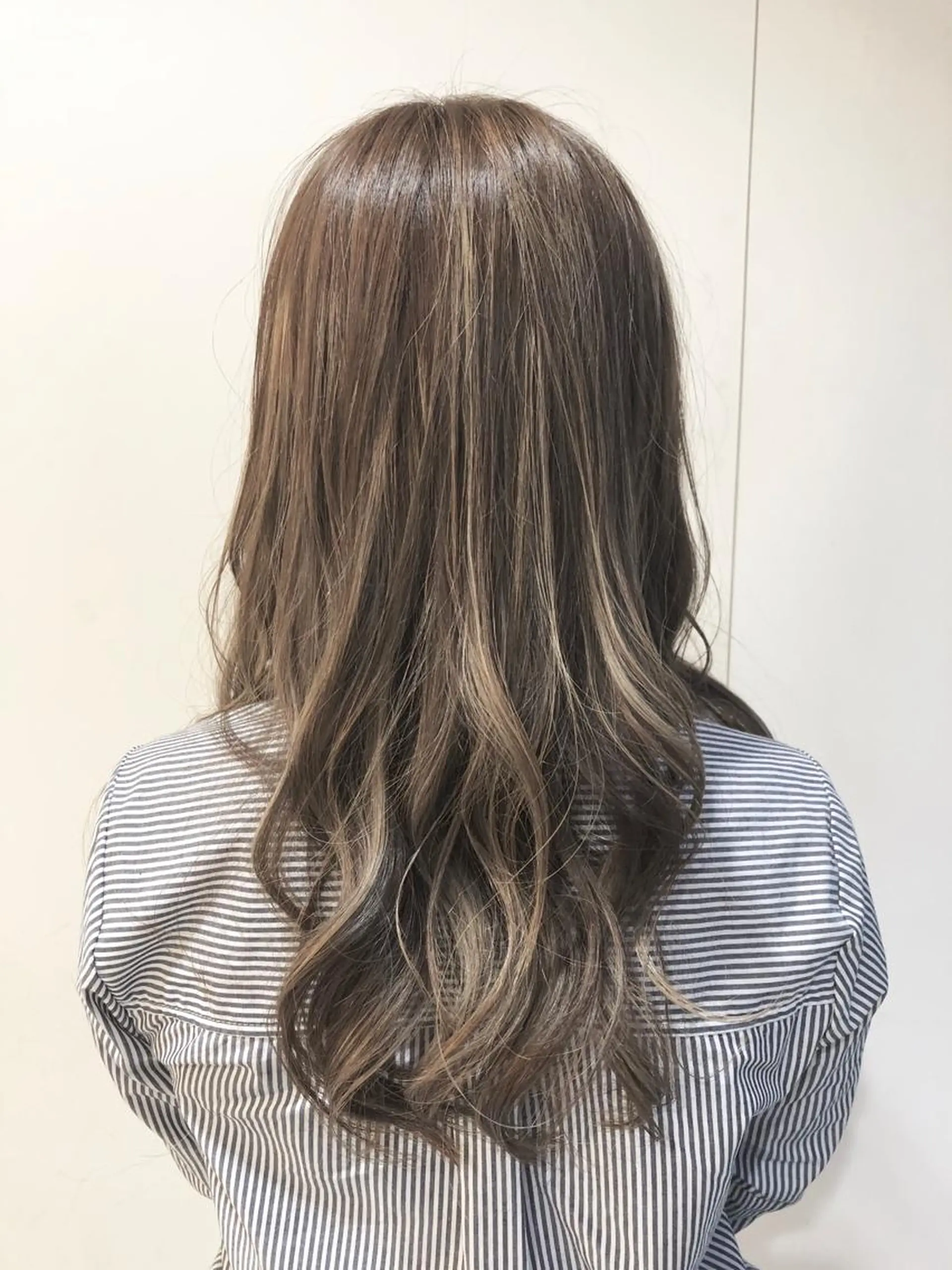 ロング カラー 宮崎 睦のヘアスタイル