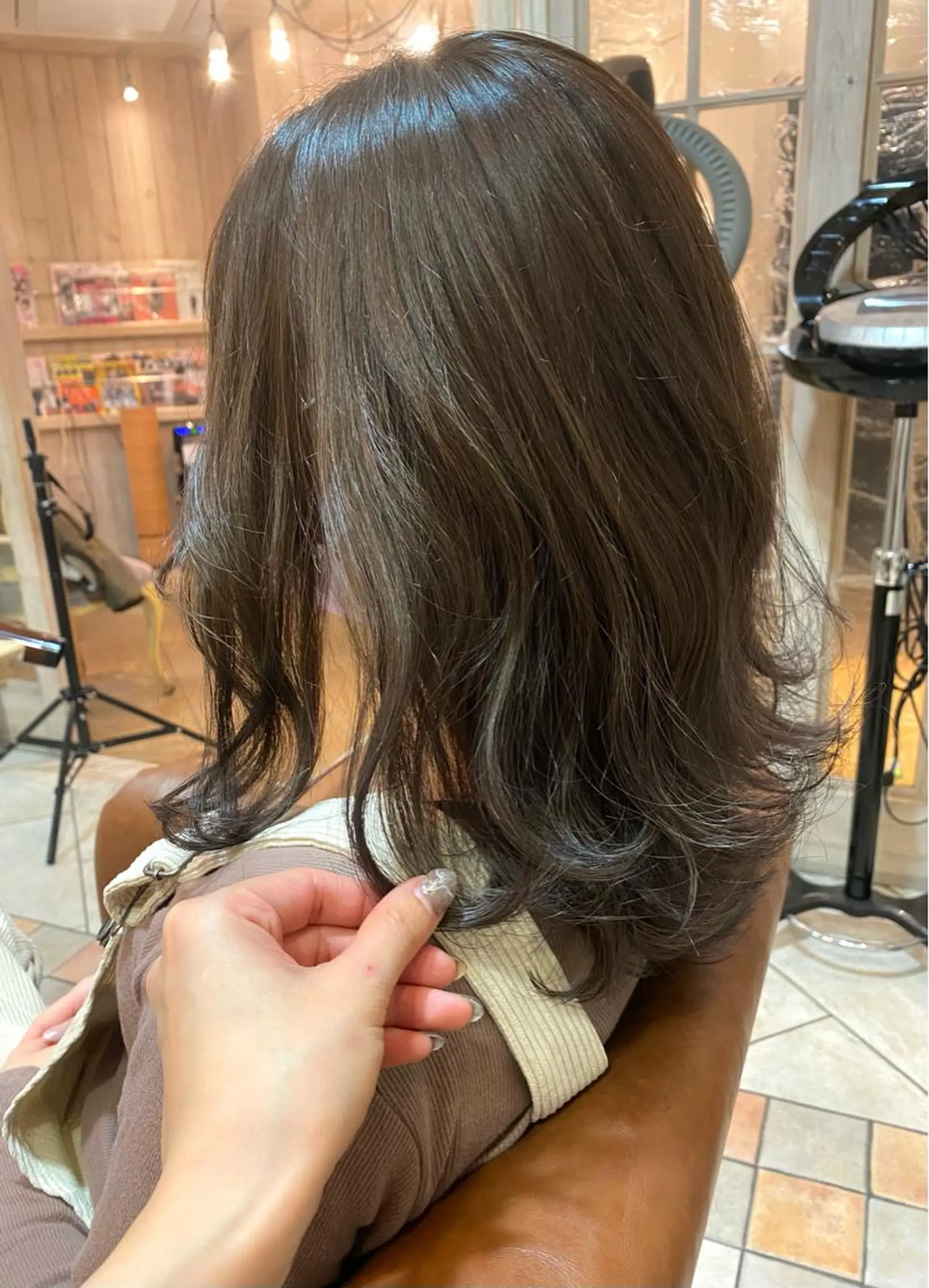 セミロング カラー グレージュ 森 早希絵のヘアスタイル