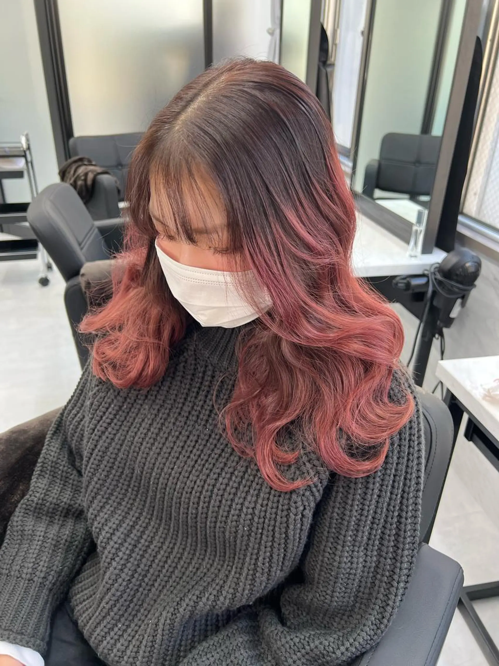 ミディアム カラー シールエクステ ハイトーンカラー エクステ ヘアカラー シールエクステ特化 ハイトーン、NANAのヘアスタイル