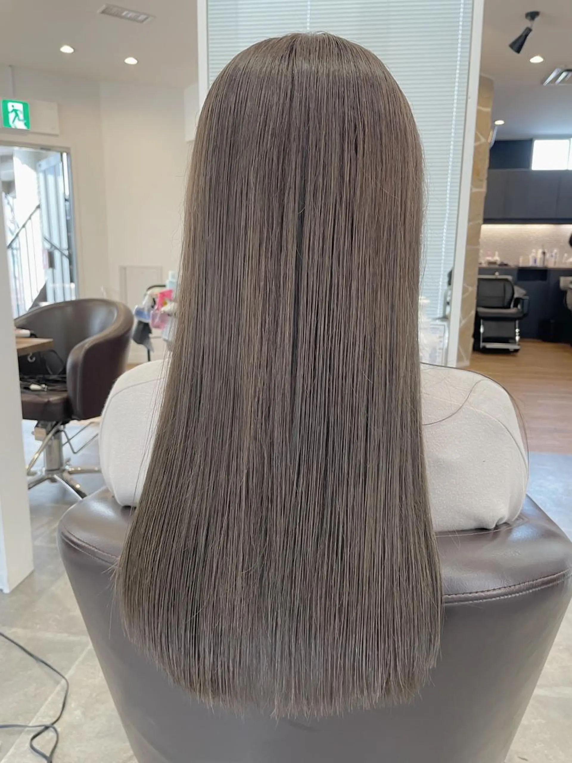 ロング 開發 紗貴のヘアスタイル