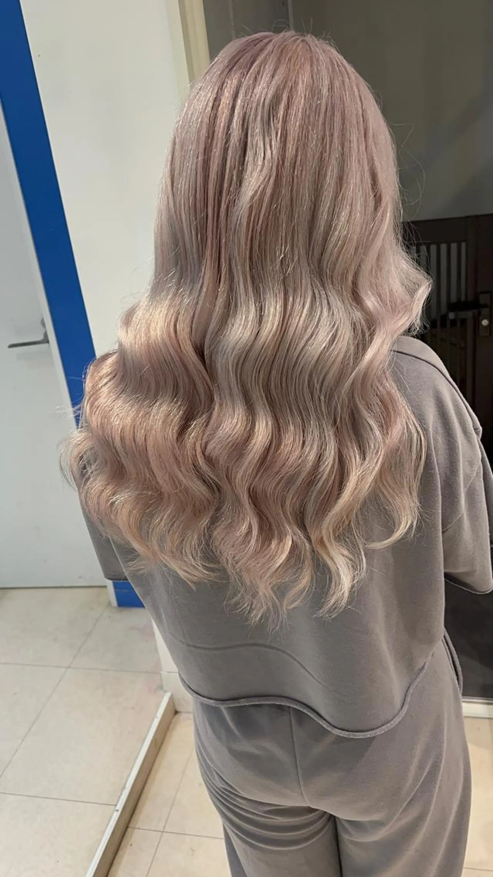 セミロング カラー ヘアアレンジ 🔥ハイトーンカラー ギャルNAOKI🔥のヘアスタイル