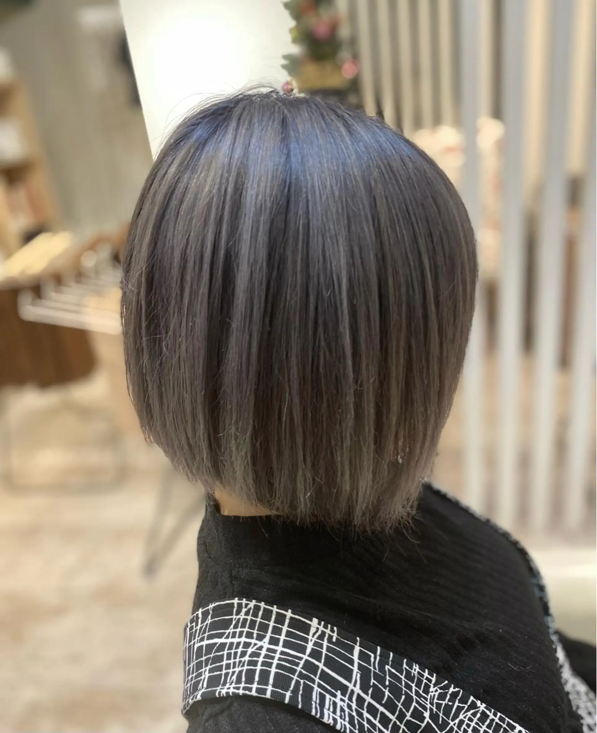 ショート カラー ブリーチ ケアブリーチ 透明感カラー ダブルカラー イヤリングカラー ブリーチなしWカラー /酸性ストレート河本のヘアスタイル