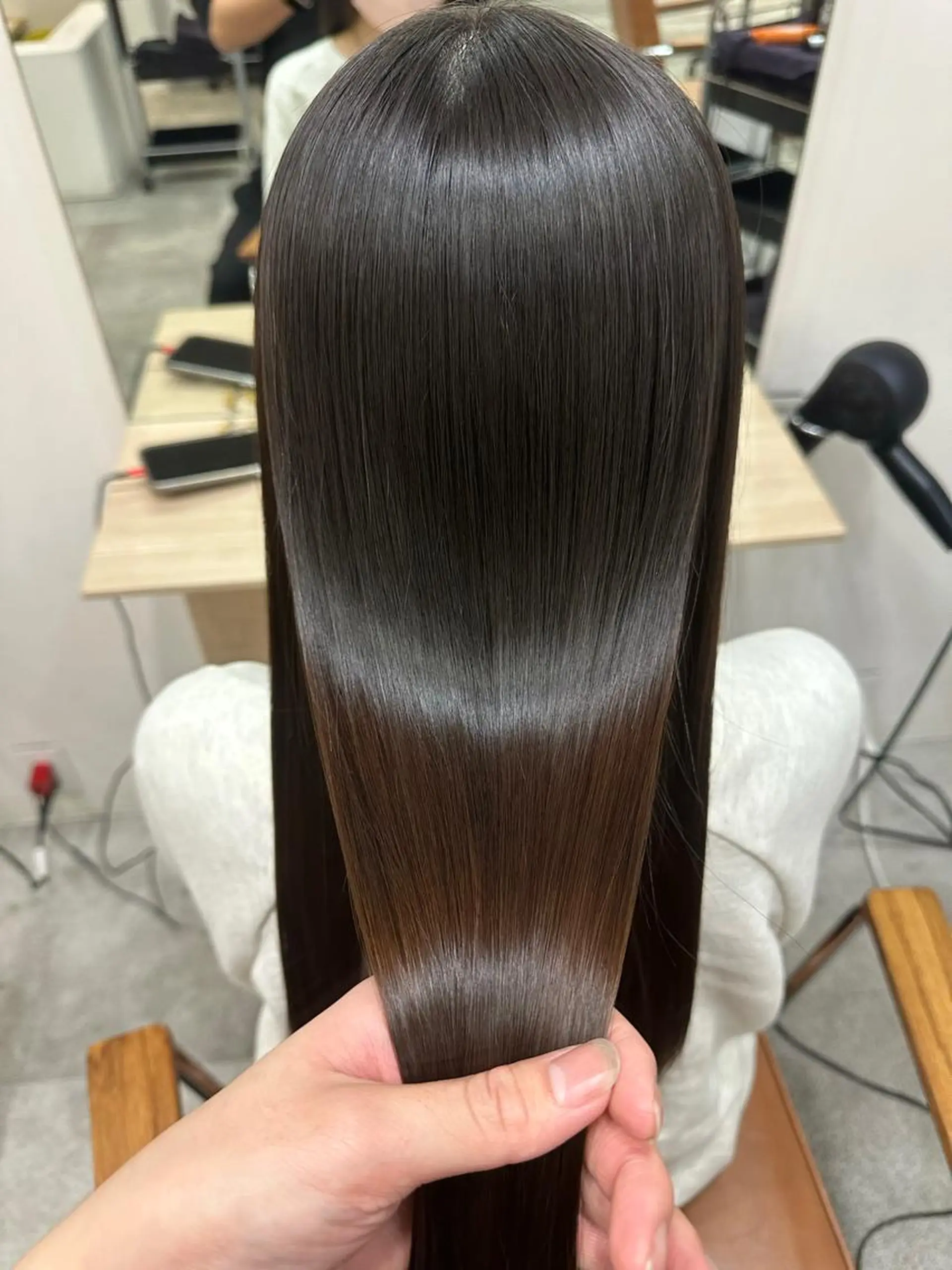 ロング カラー アッシュ ベージュカラー ブリーチ ブラウンカラー ケアブリーチ ヘアカラー トリートメント 👑髪質改善の匠👑 サンジョウ ユウキのヘアスタイル