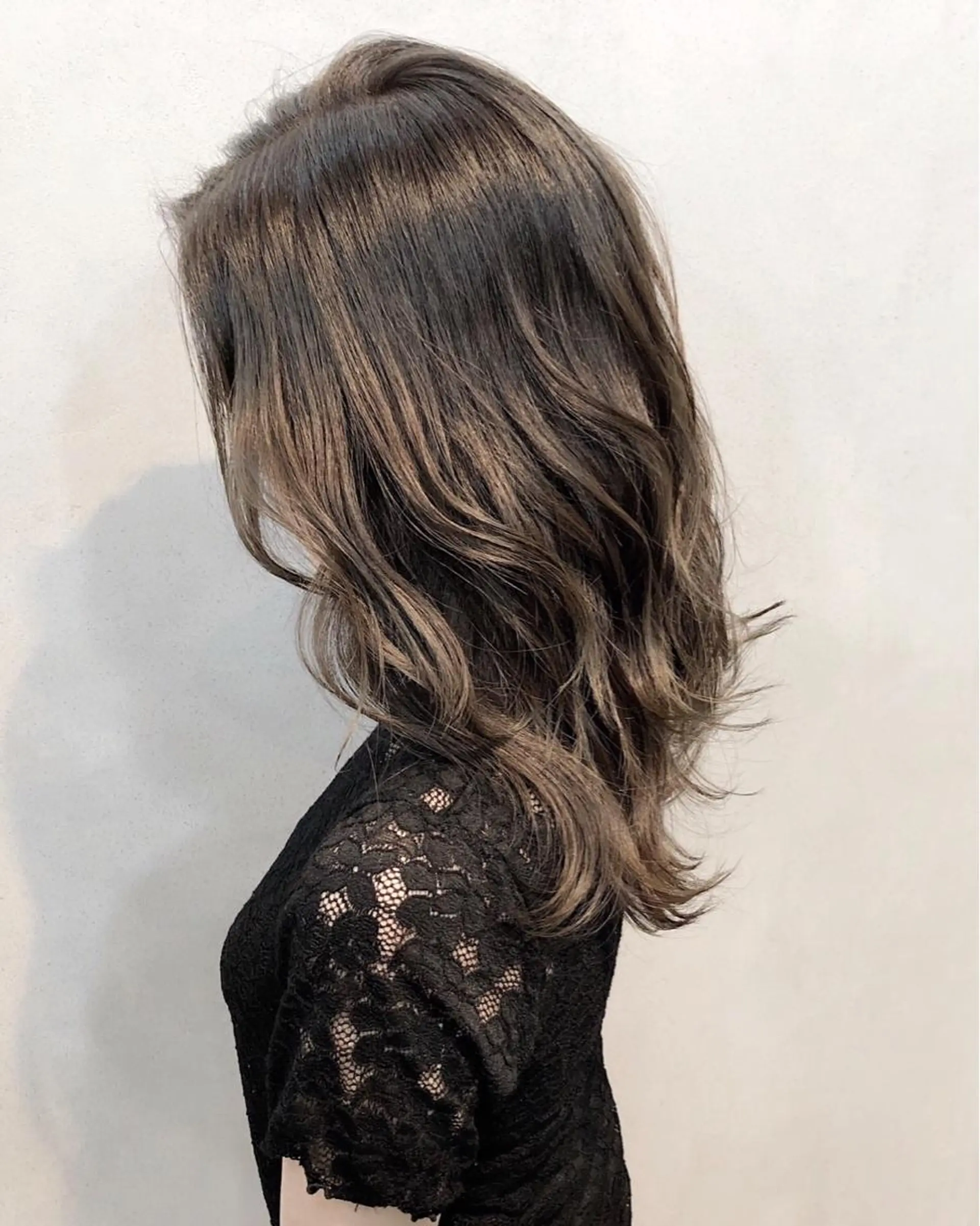 ミディアム カラー ヘアアレンジ アッシュ ベージュカラー グレージュ universe tokyoのヘアスタイル