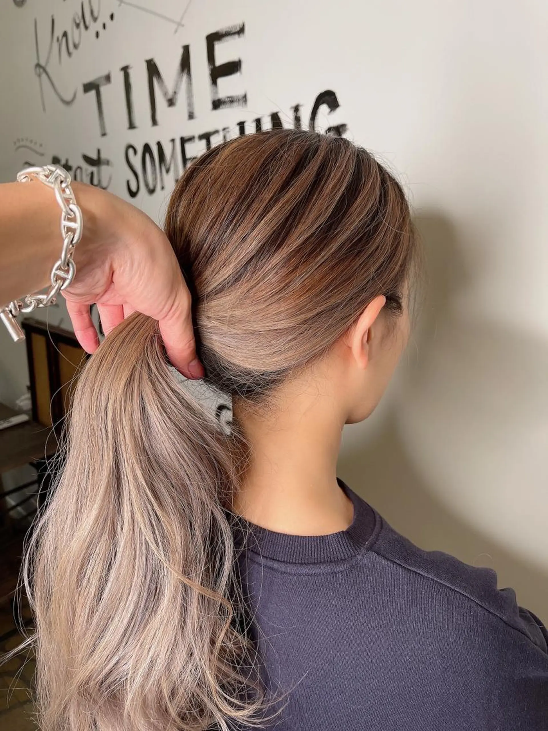 ロング カラー グラデーションカラー Luana 矢場町のヘアスタイル