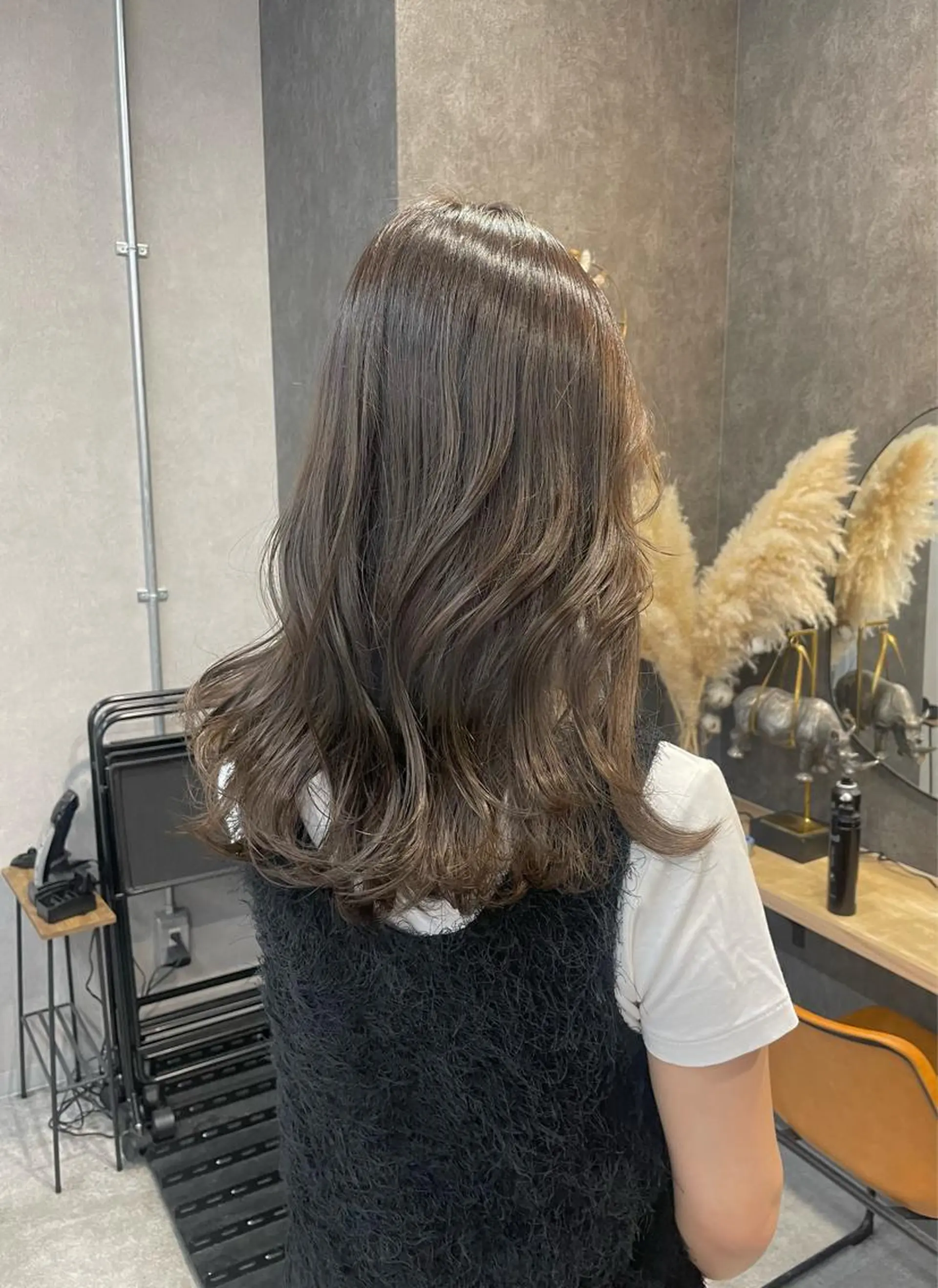 ミディアム カラー グレージュ いなみね はるきのヘアスタイル