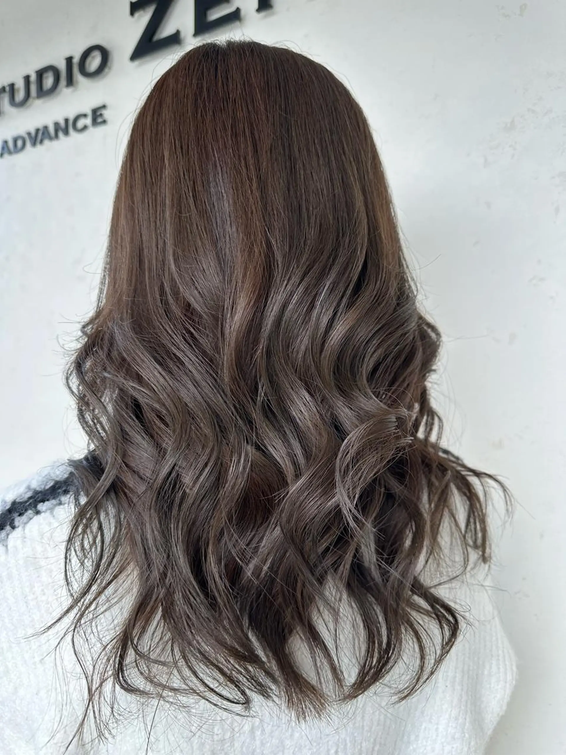 ロング カラー お団子ヘア アッシュ バレイヤージュ ブルーカラー 透明感カラー カット ヘアカラー トリートメント うる艶カラー美容師 ayumiのヘアスタイル