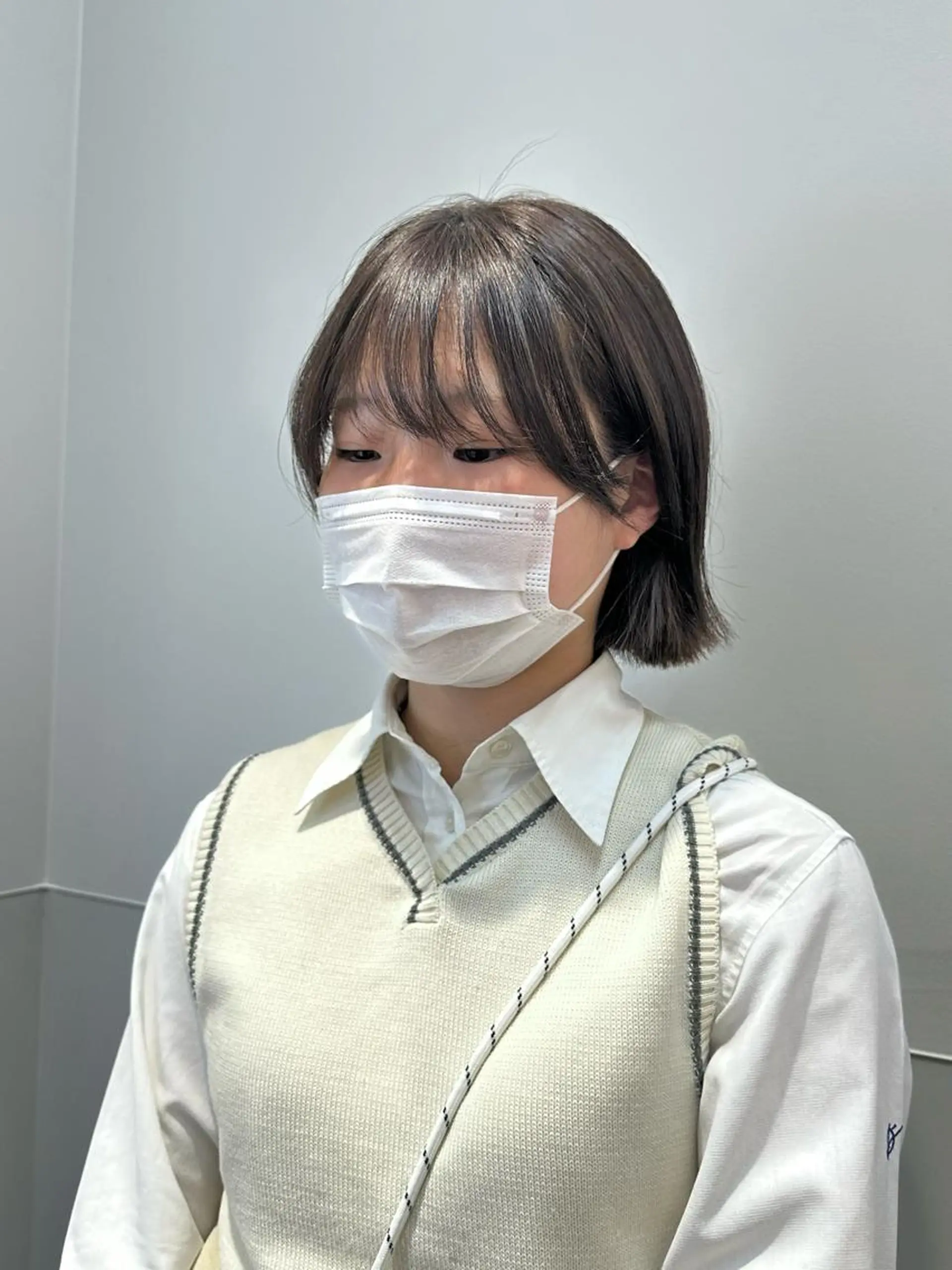 ミディアム カラー パーマ ヘアアレンジ メンズ キッズ ネイル マツエク・マツパ アイブロウ 切りっぱなしボブ ミディアムパーマ メンズ韓国風 メンズパーマ 眉カラー 切りっぱなしヘアボブ ミディアムヘアRYOのヘアスタイル