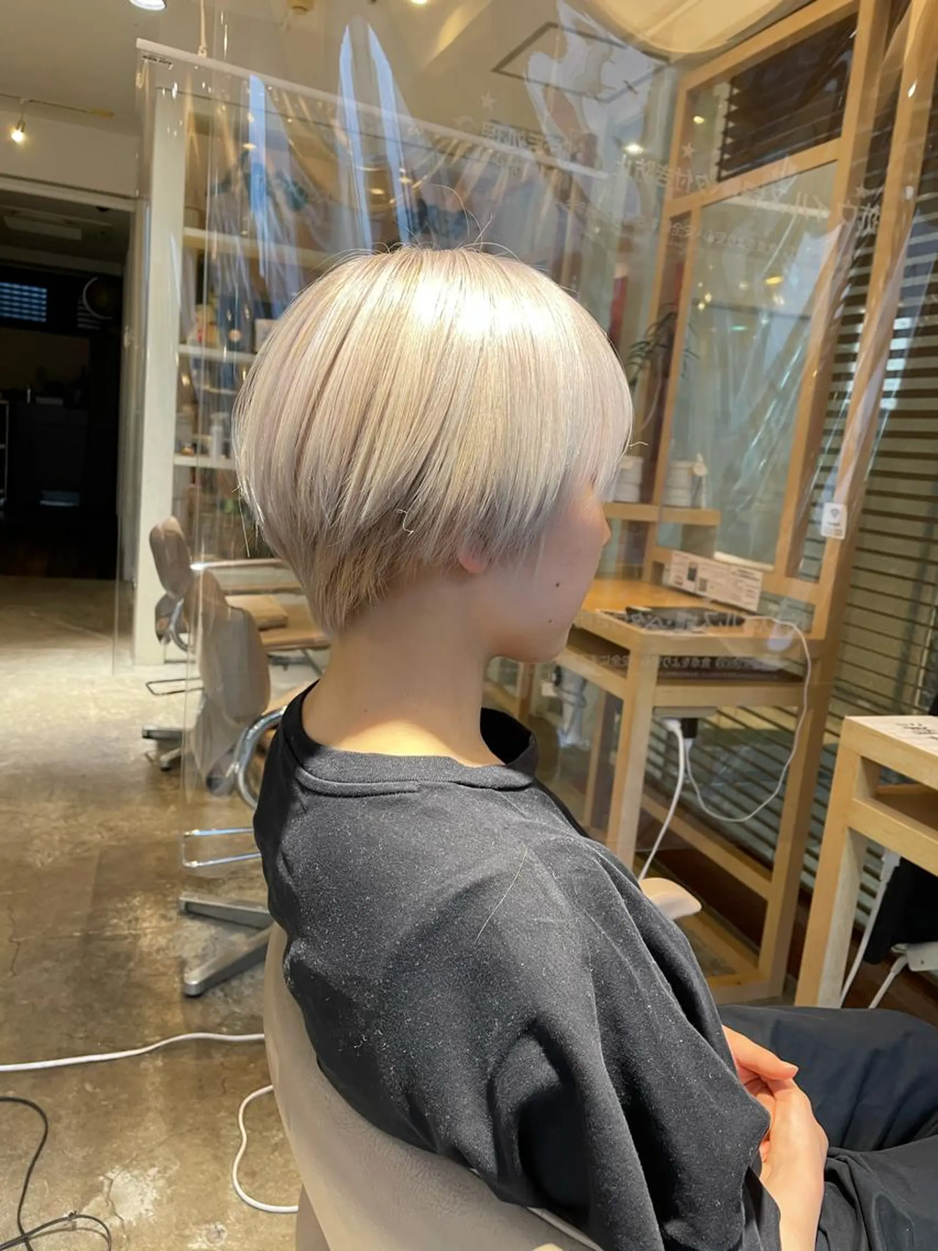 ショート カラー レイヤーカット 特化型シオンのヘアスタイル